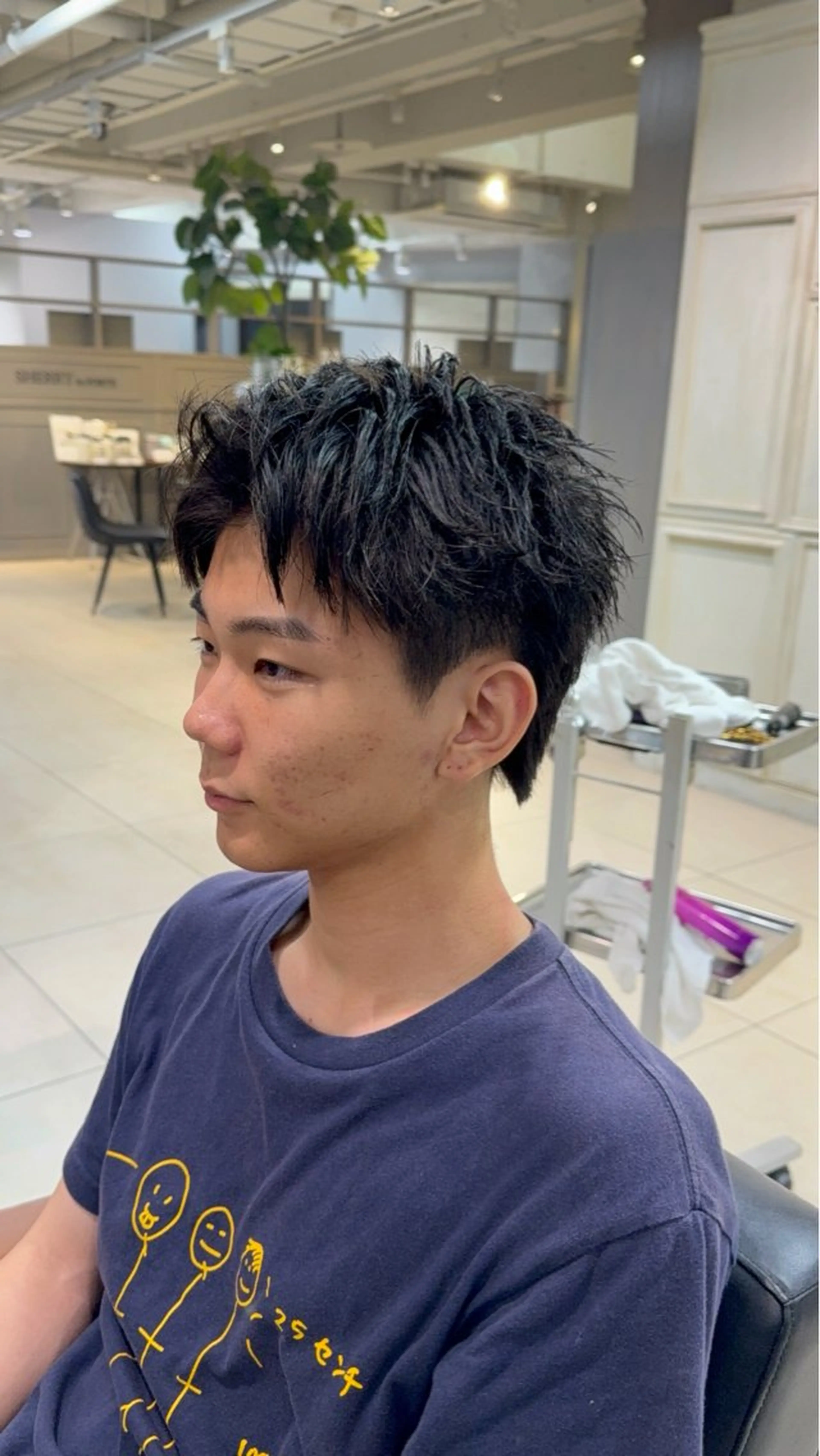 メンズ スパイキーショート 顔周りカット/レイヤ ーカット透明感カラーのヘアスタイル