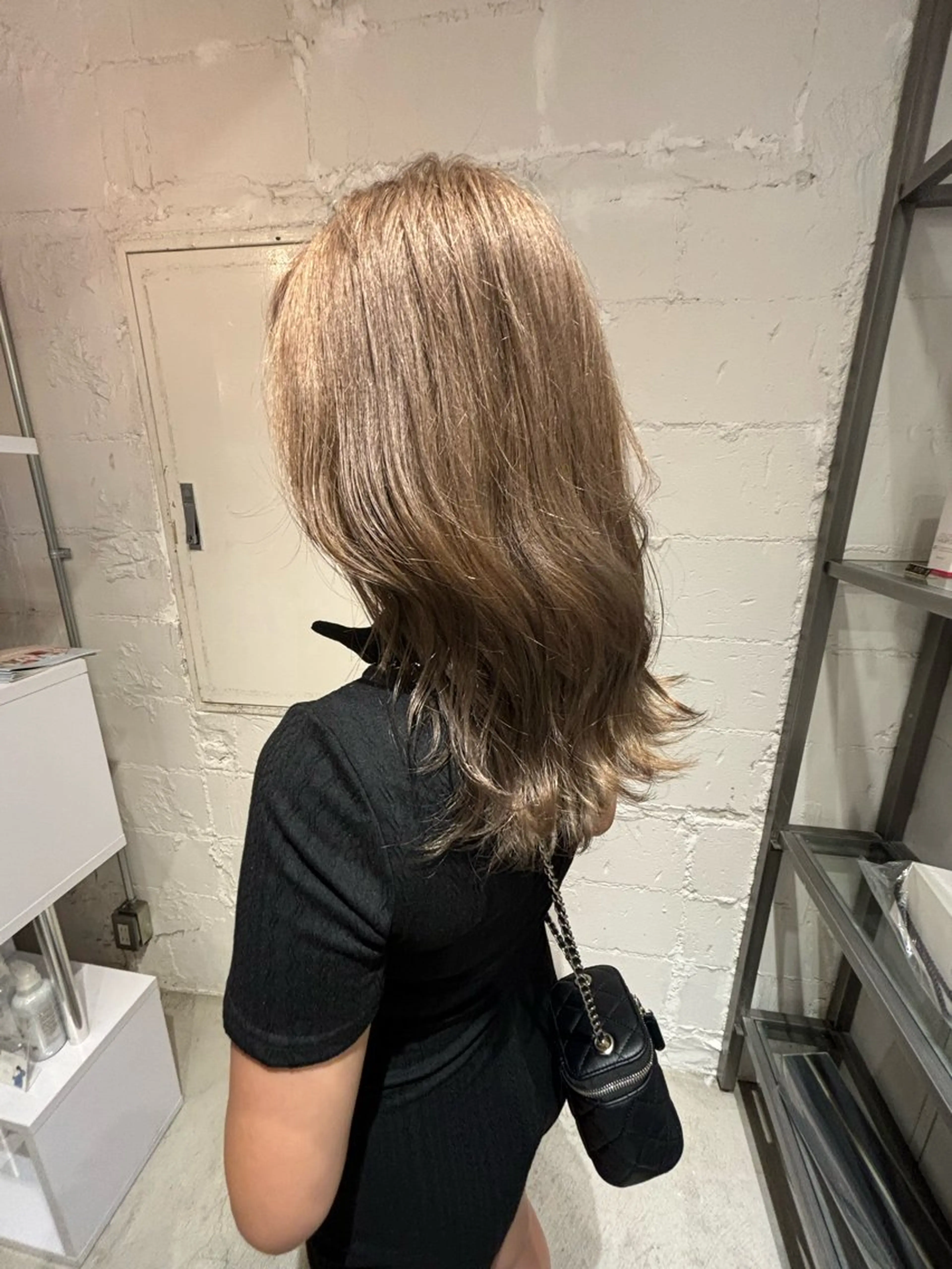 ミディアム カラー ヘアアレンジ ベージュカラー ダブルカラー ハイトーンカラー ミルクティーベージュ 🌈難波🌈ベージュ カラー【ヒロム】のヘアスタイル
