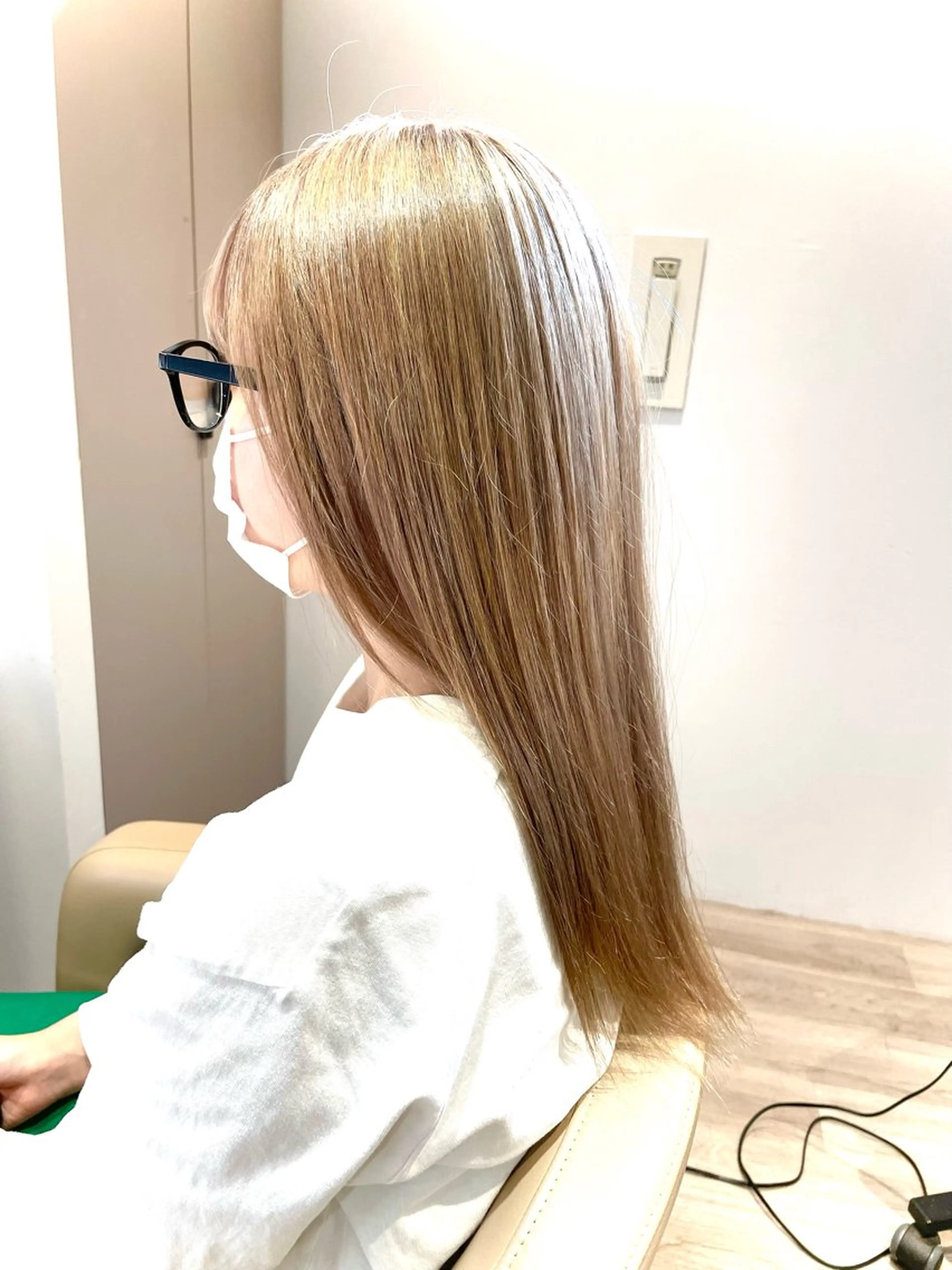 ケアブリーチ➕艶カラー➕内部補修トリートメントの写真