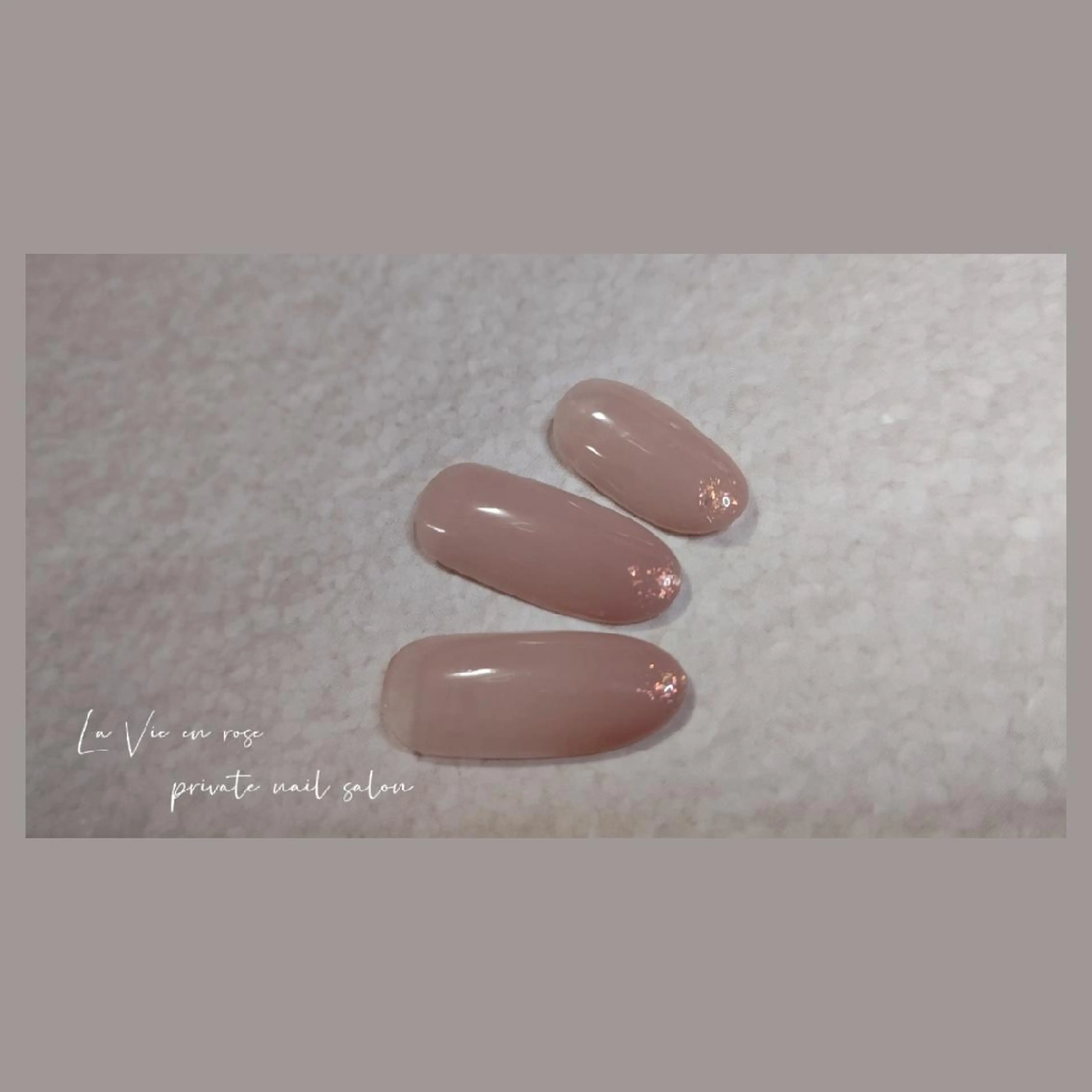 ネイル キラキラネイル ラヴィアン ローズのネイルデザイン