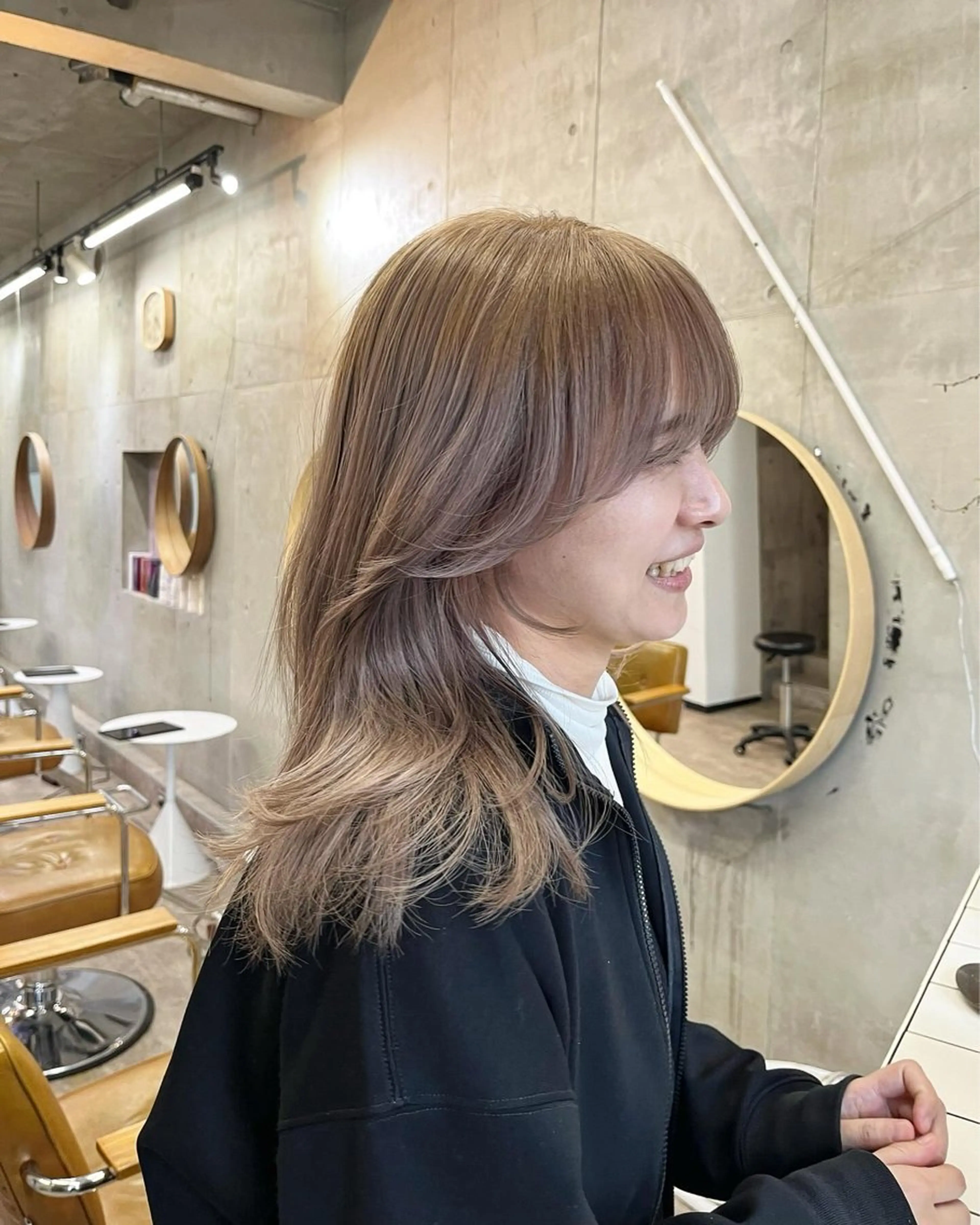 セミロング カラー ベージュカラー ブリーチ ケアブリーチ 透明感カラー ダブルカラー SALT WATER所属・🫐 𝐌𝐚𝐨 🫐似合わせcutのヘアスタイル