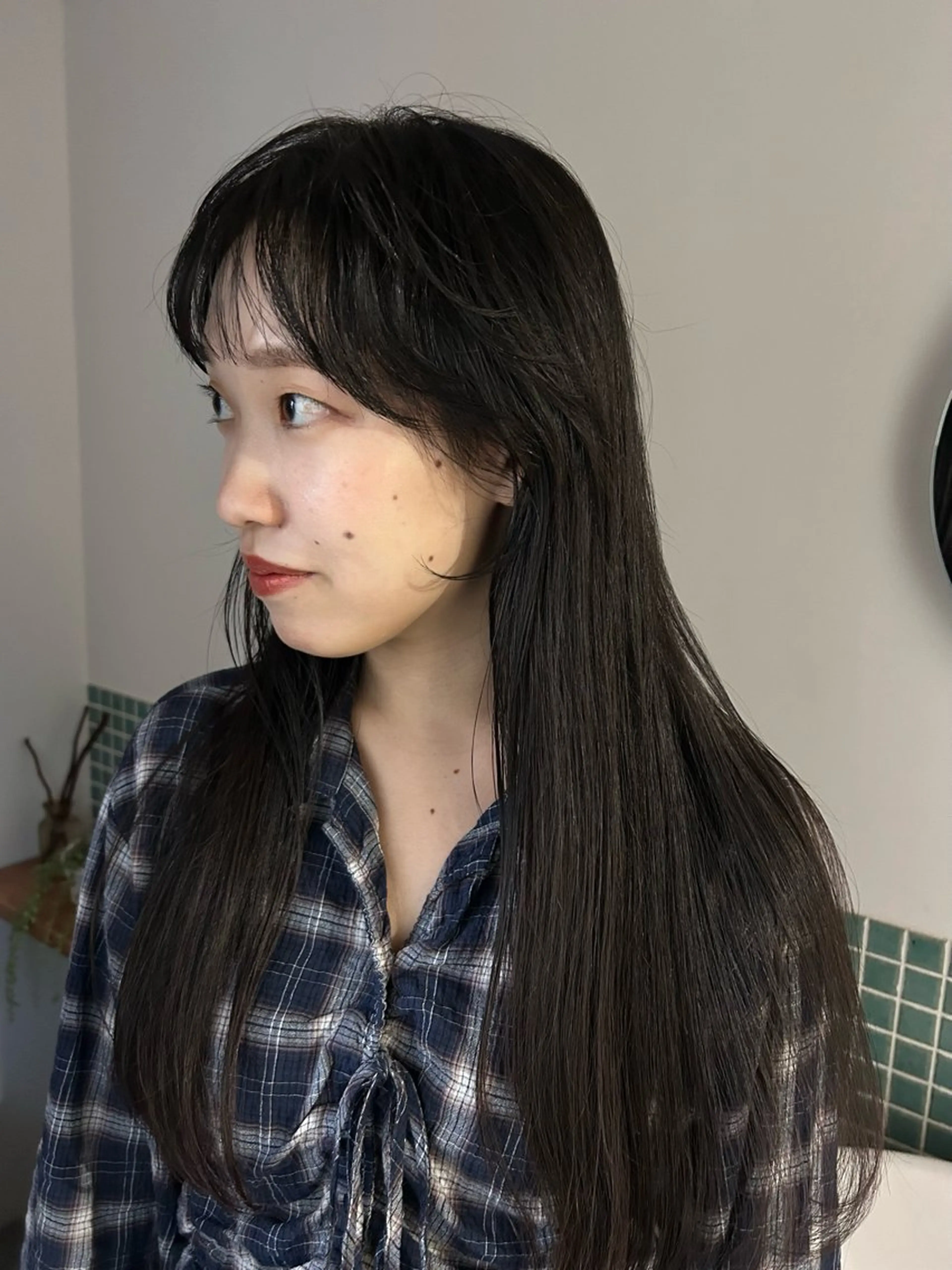 ロング カット 岡田 知佳のヘアスタイル