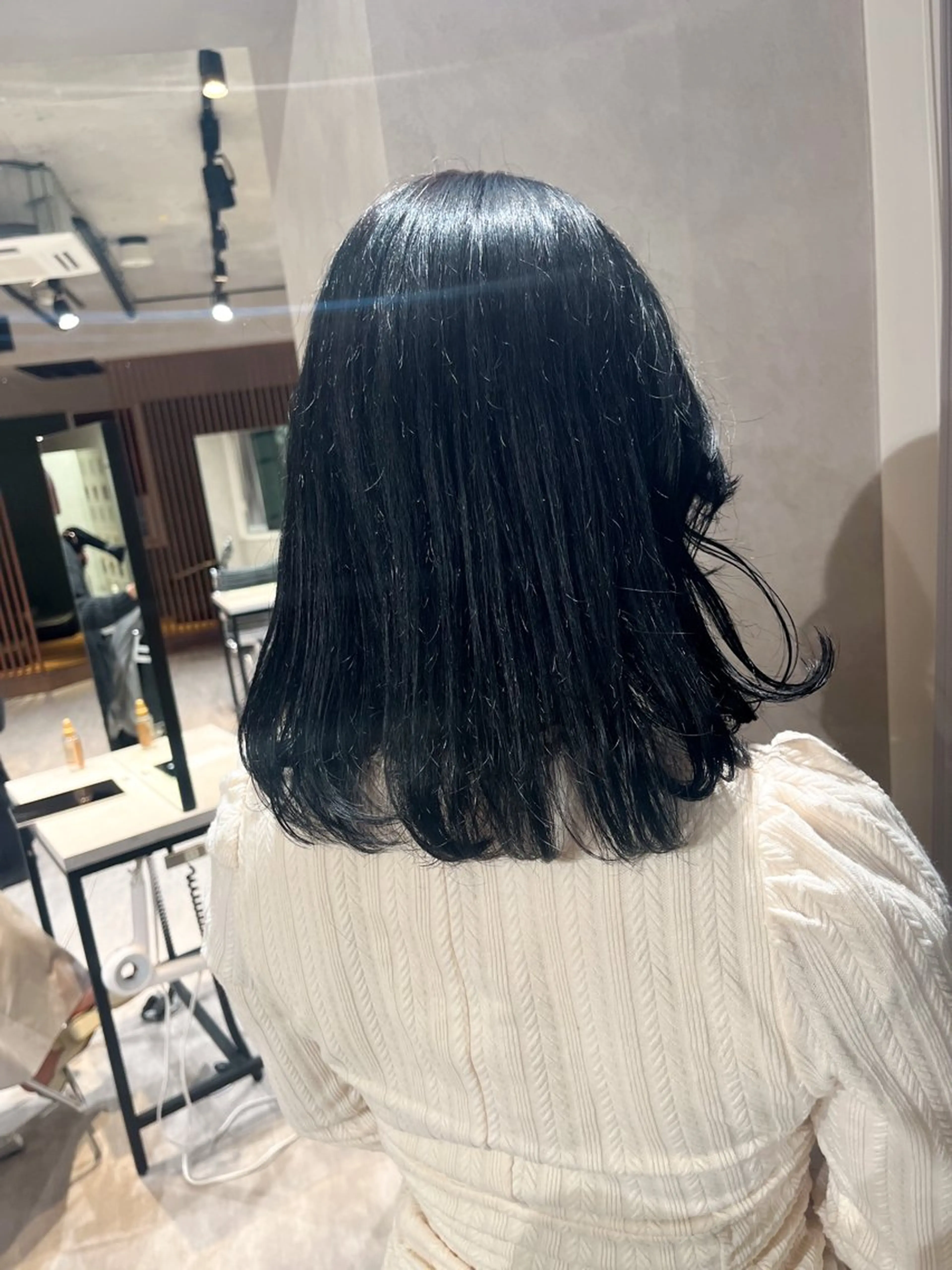 ミディアム メンズセンターパート /フェザーパーマのヘアスタイル