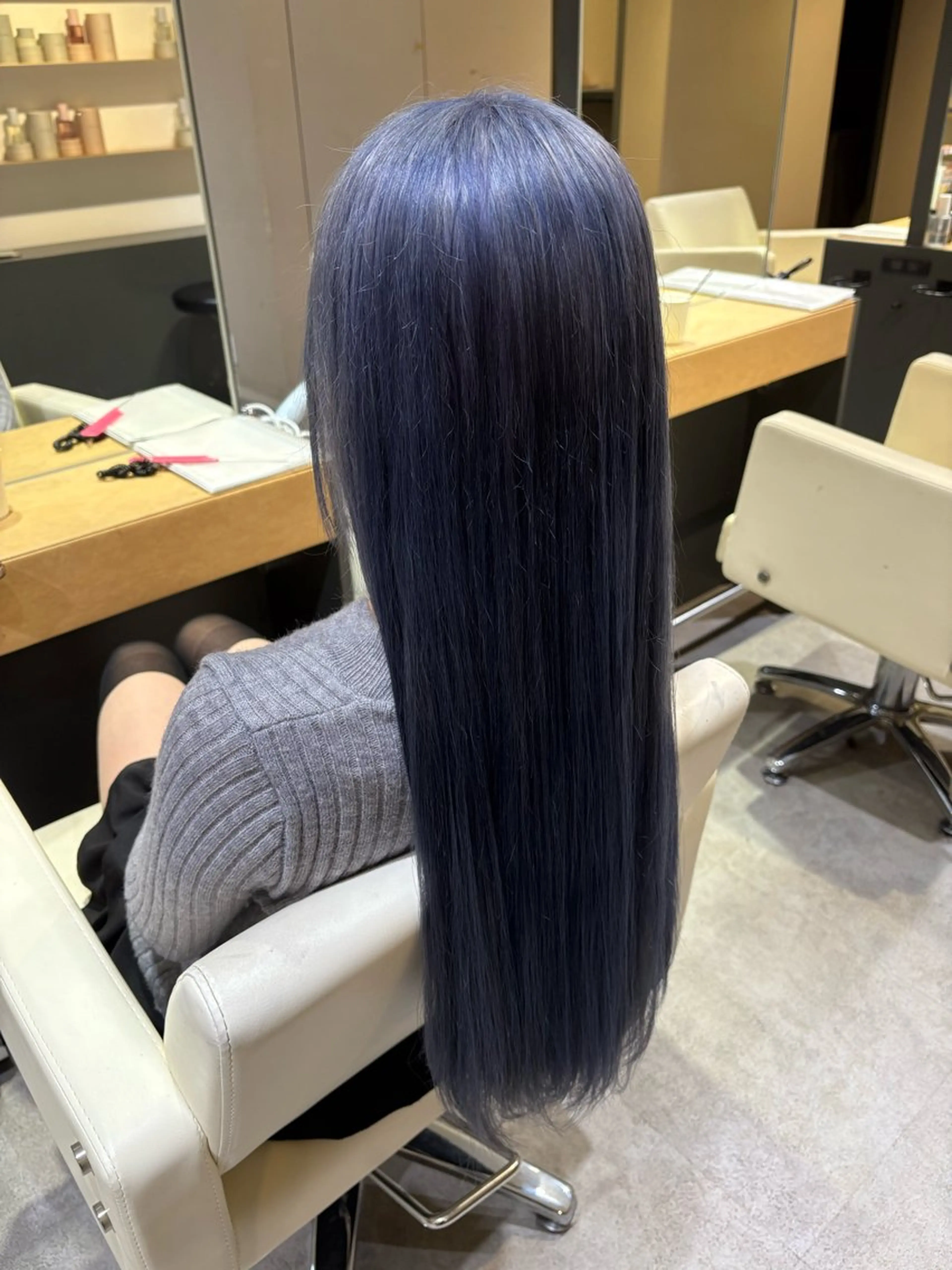 カラー ブルーカラー シルバー ヘアカラー grace by afloat梅田店所属・堤 茜のヘアスタイル