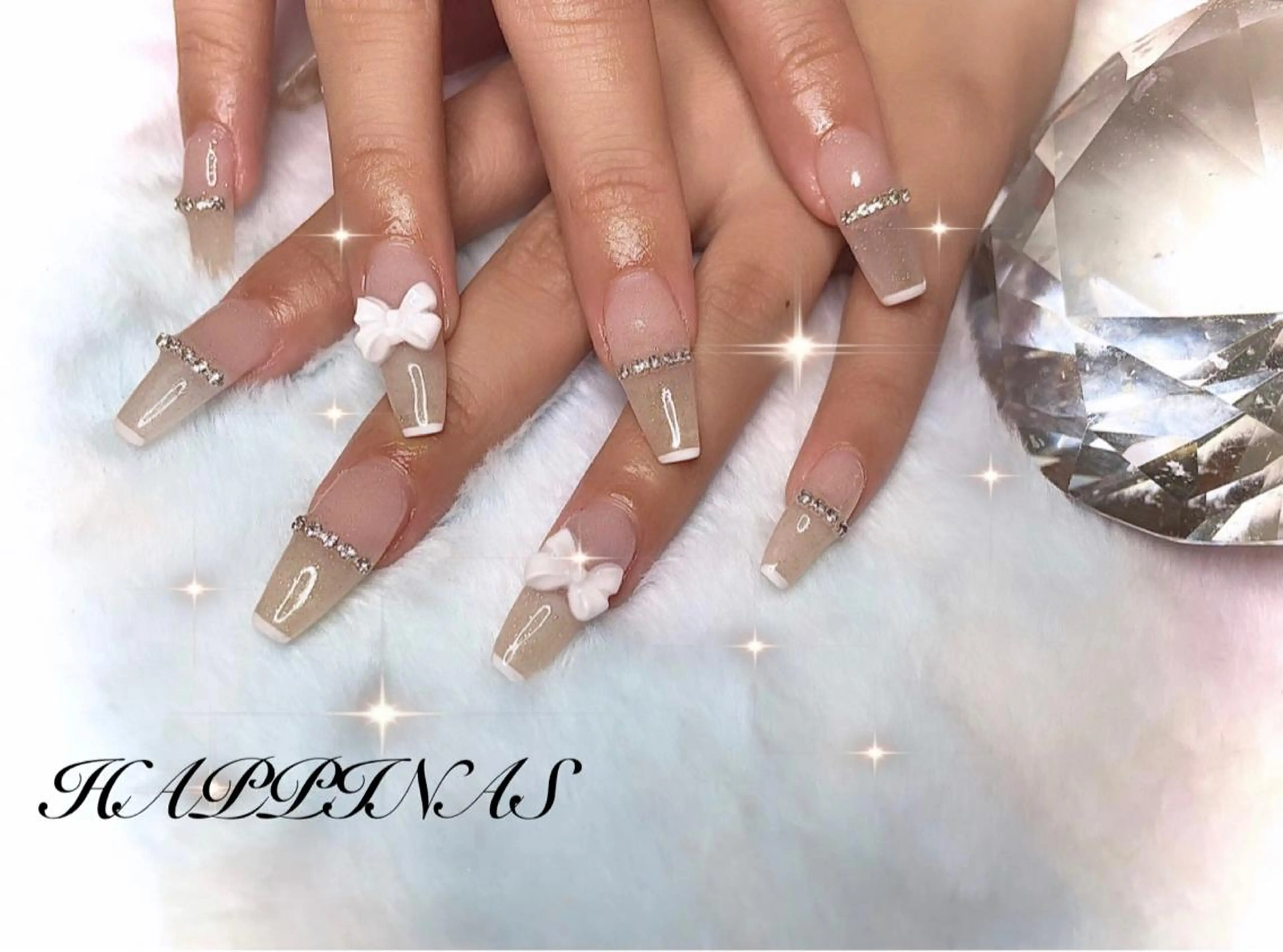ネイル フレンチネイル ジェルネイル ガーリー キラキラネイル リボン ハンドネイル HAPPINAS Jrネイリスト💅のネイルデザイン