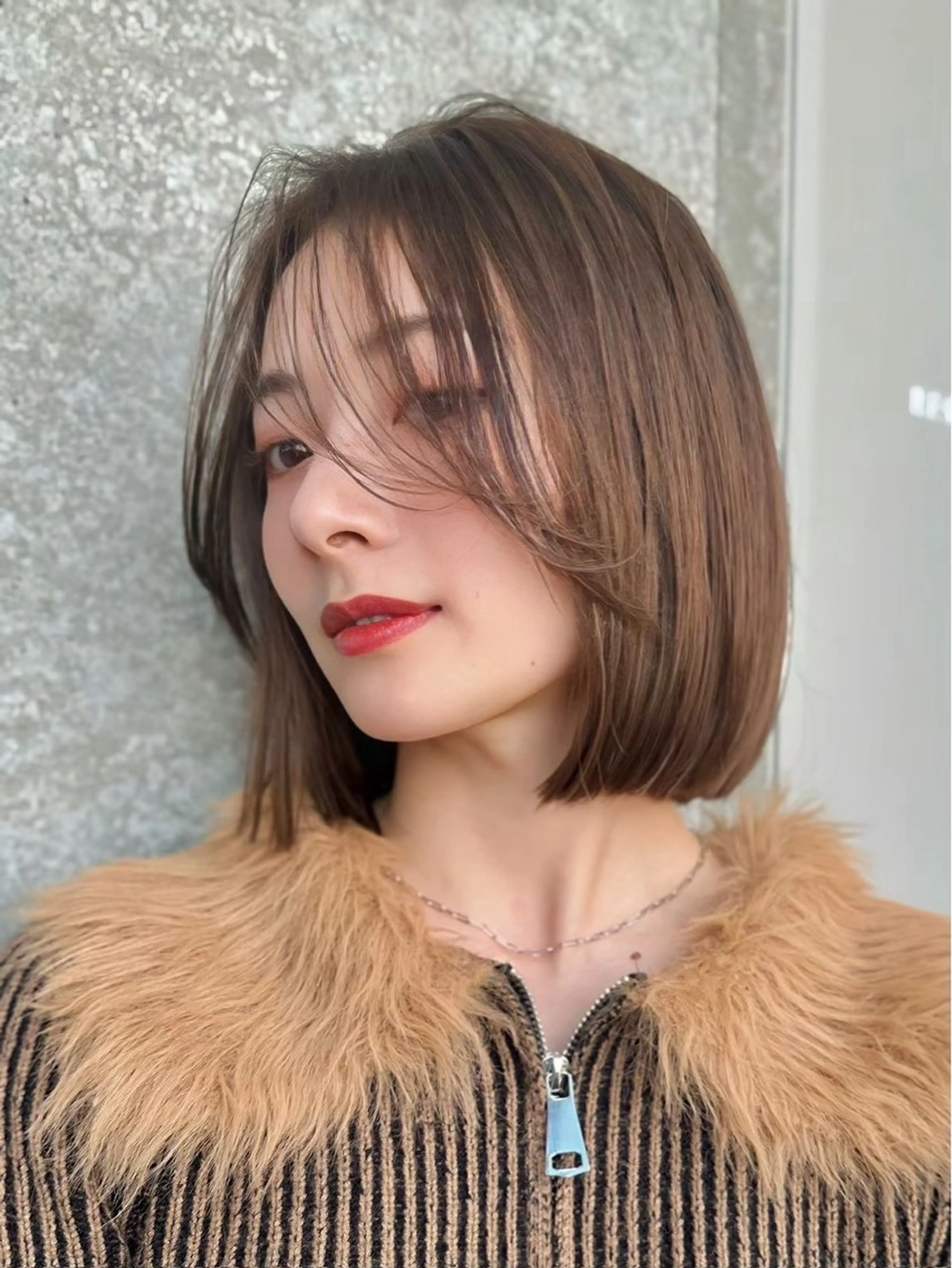 ミディアム カット ヘアカラー トリートメント 似合わせカット✂️✖ 地毛風縮毛矯正のヘアスタイル