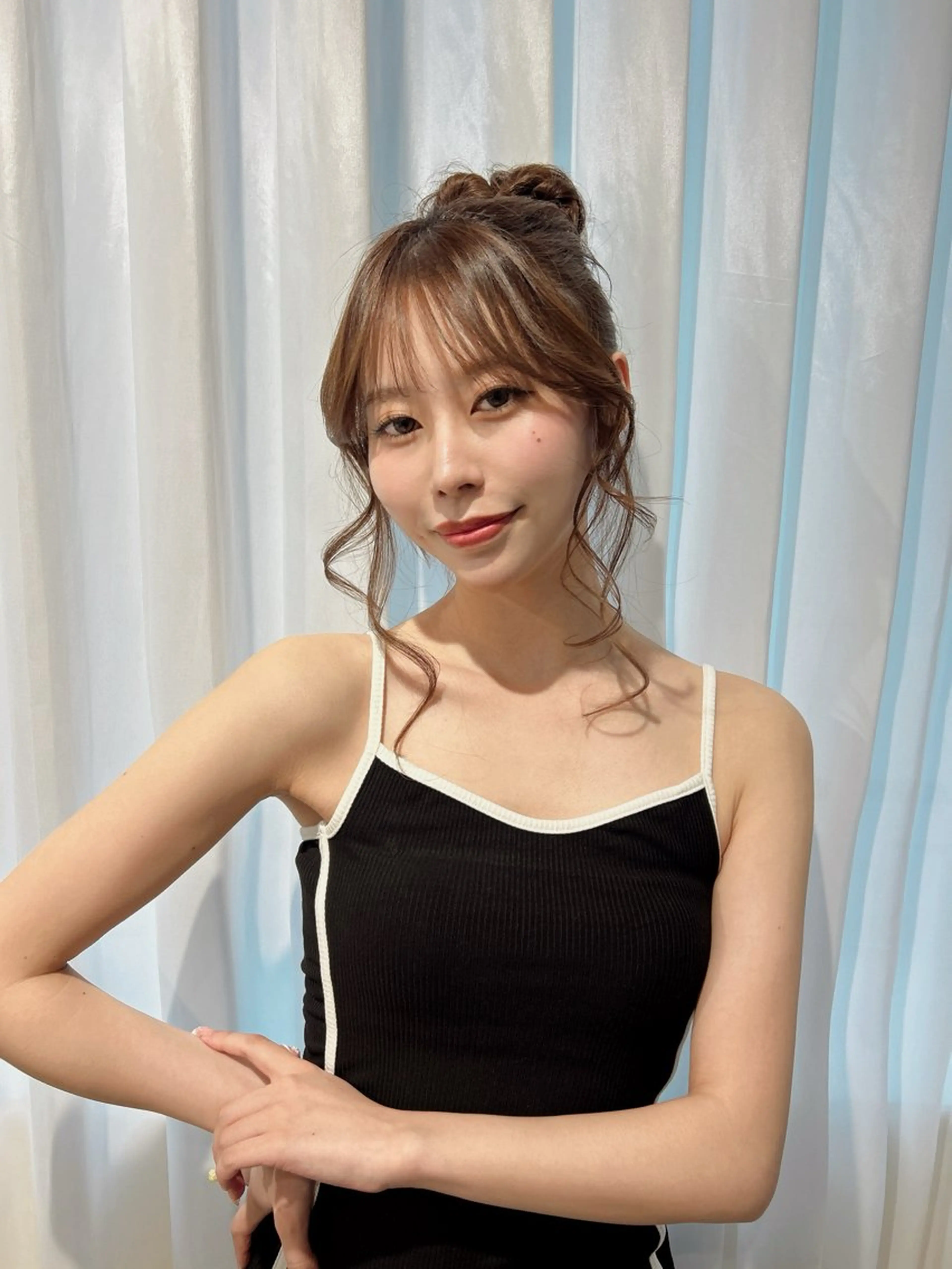 カラー ヘアアレンジ お団子ヘア 🤍YUKI 韓国 艶髪 🤍のヘアスタイル