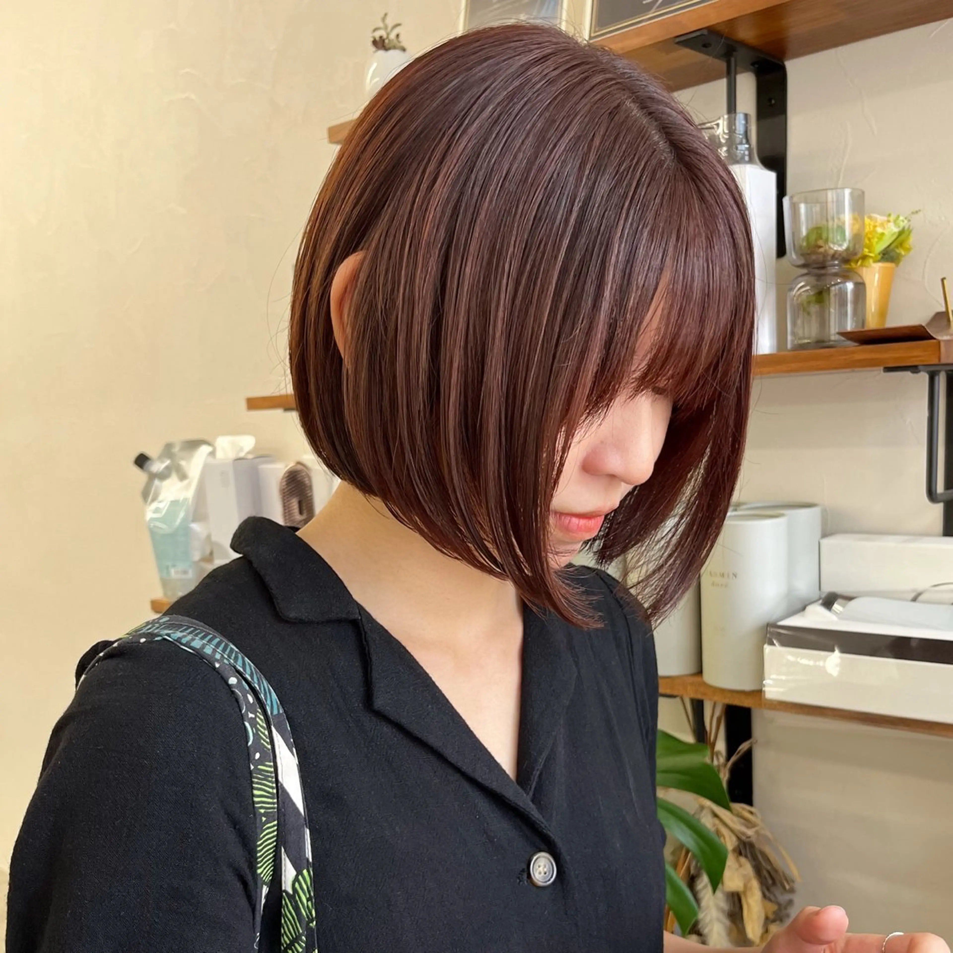 ショート カラー ブリーチ ブラウンカラー ブリーチなしカラー ピンクカラー ピンクブラウン カット ヘアカラー トリートメント 朝がちょっと楽しくな るshort・bobのヘアスタイル