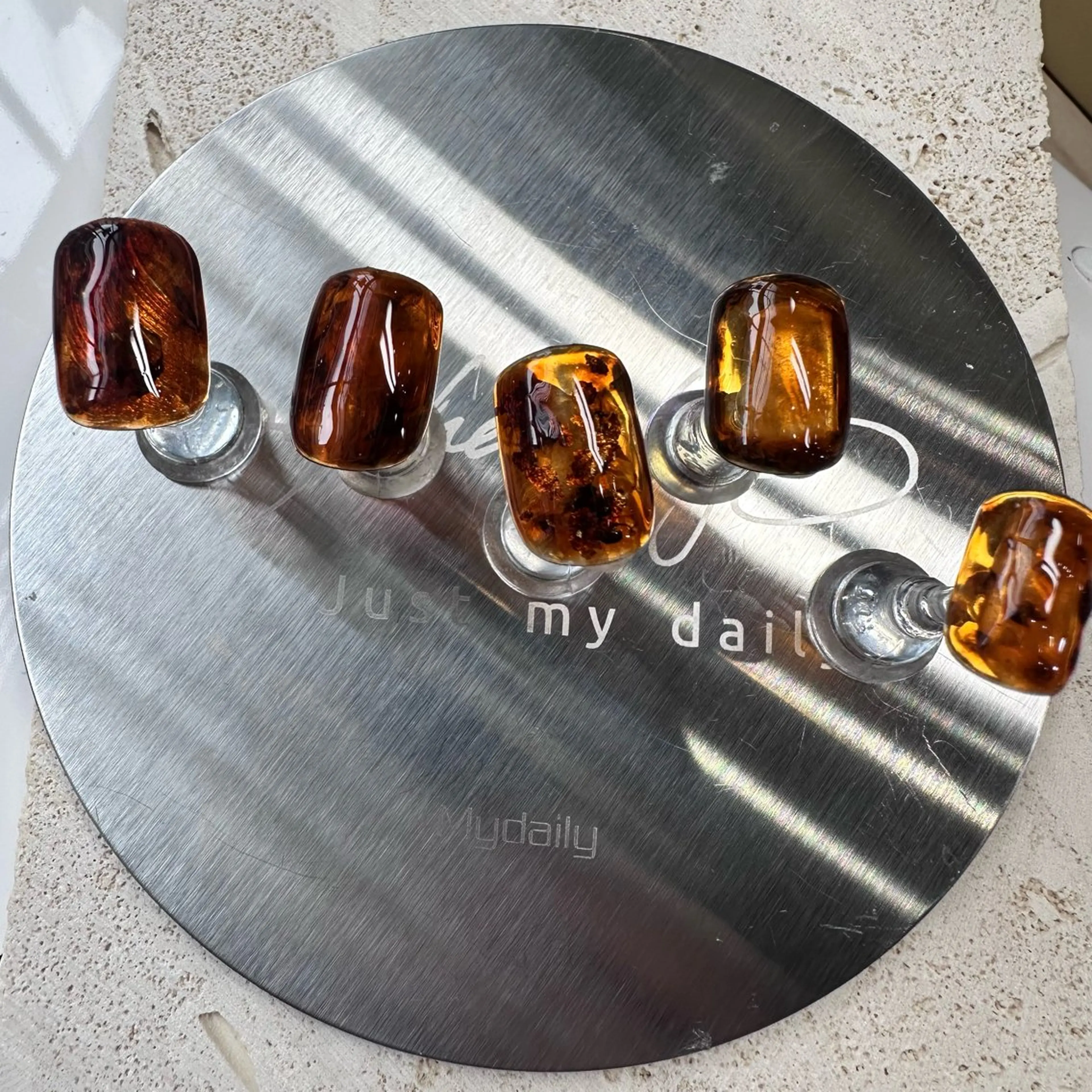 ネイル べっ甲ネイル ハンドネイル ICI -Atelier coco-所属・ICI イスィ keiのネイルデザイン