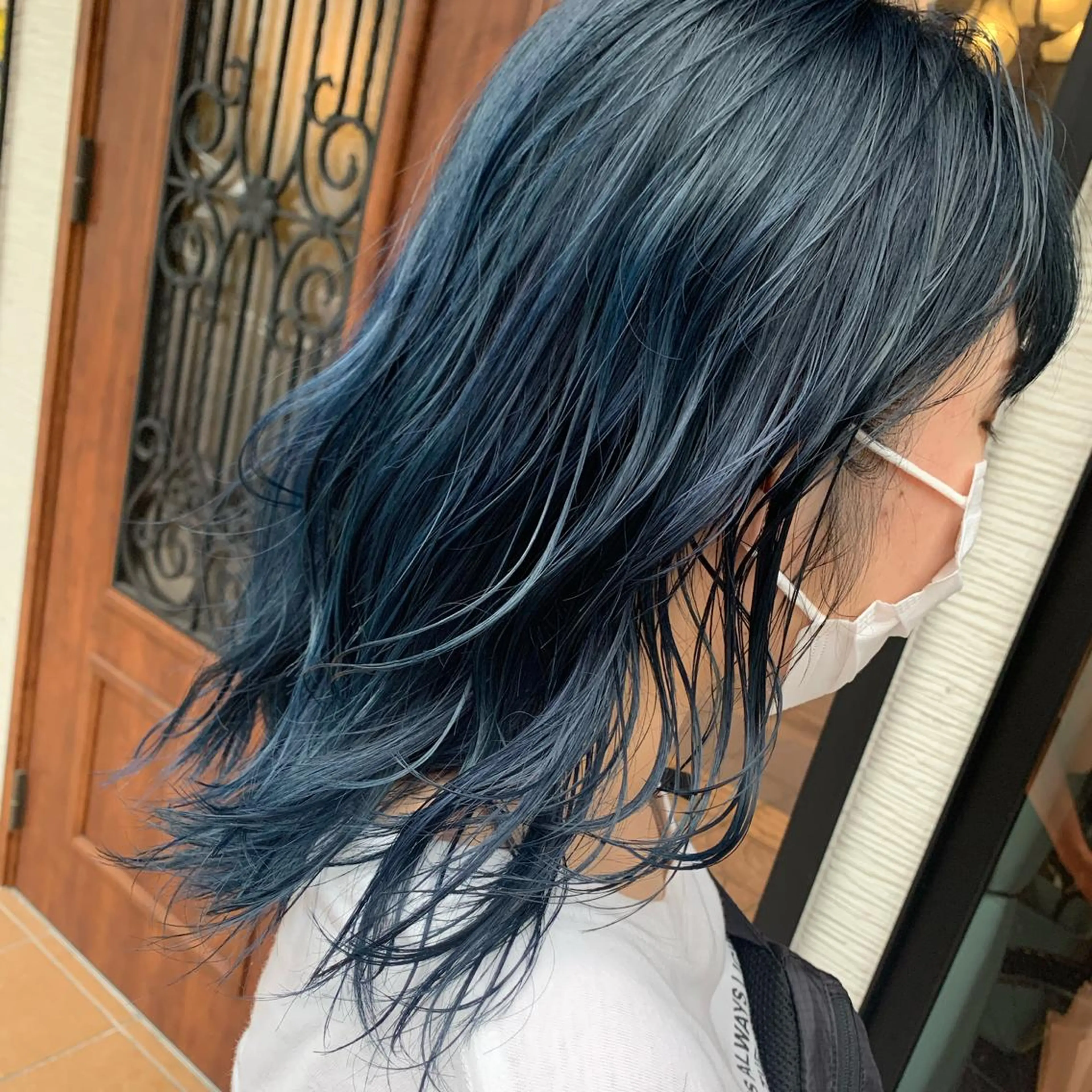 ミディアム カラー ブルーカラー ネイビーカラー レイヤーカット yoshi (高橋福博)のヘアスタイル