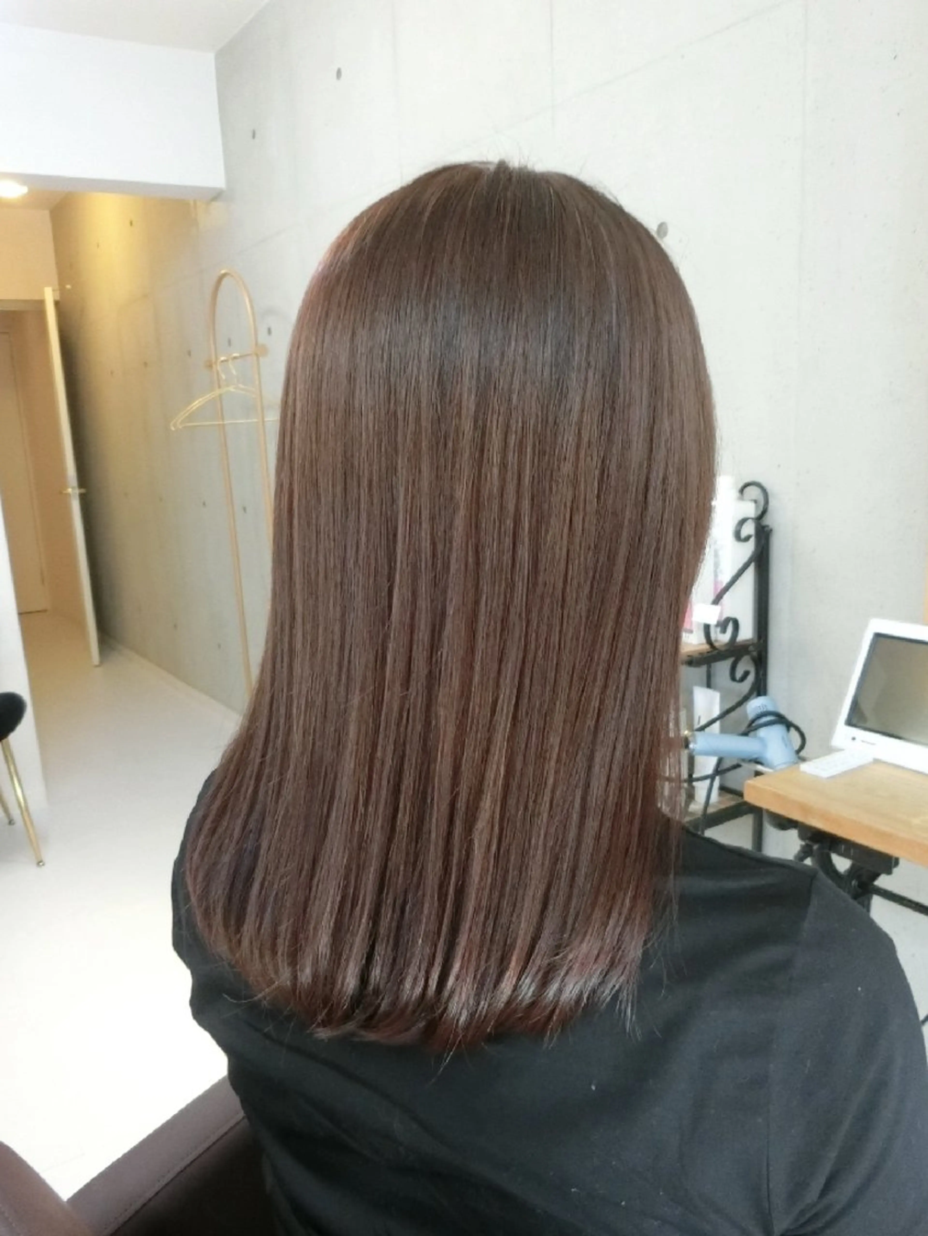 カラー セミロング ma cherie naoのヘアスタイル
