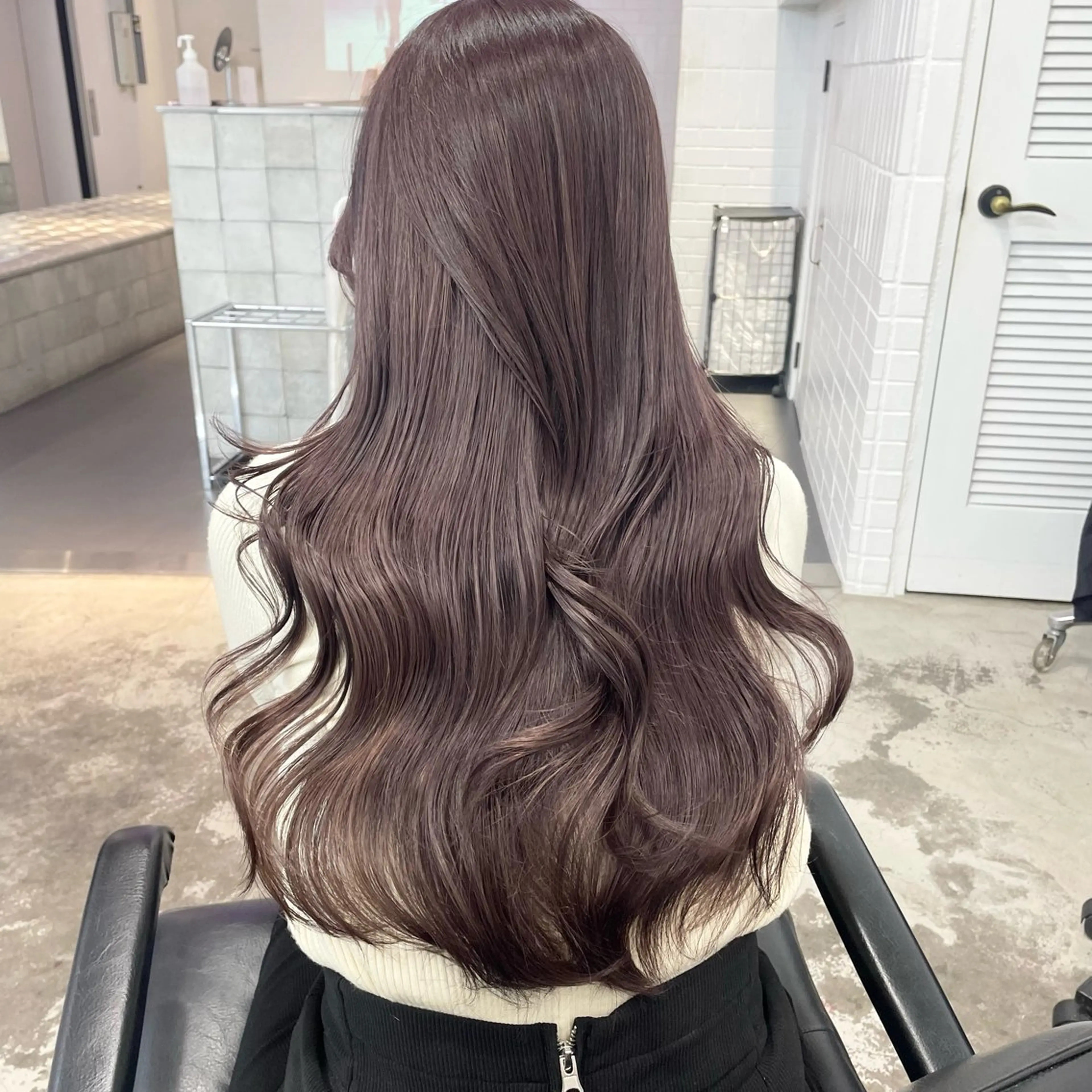 ロング カラー ブリーチ 透明感カラー グレージュ ラベンダーカラー ラベンダーグレージュ ヘアカラー レイヤー×グレージュ /ピンク🩷mioのヘアスタイル