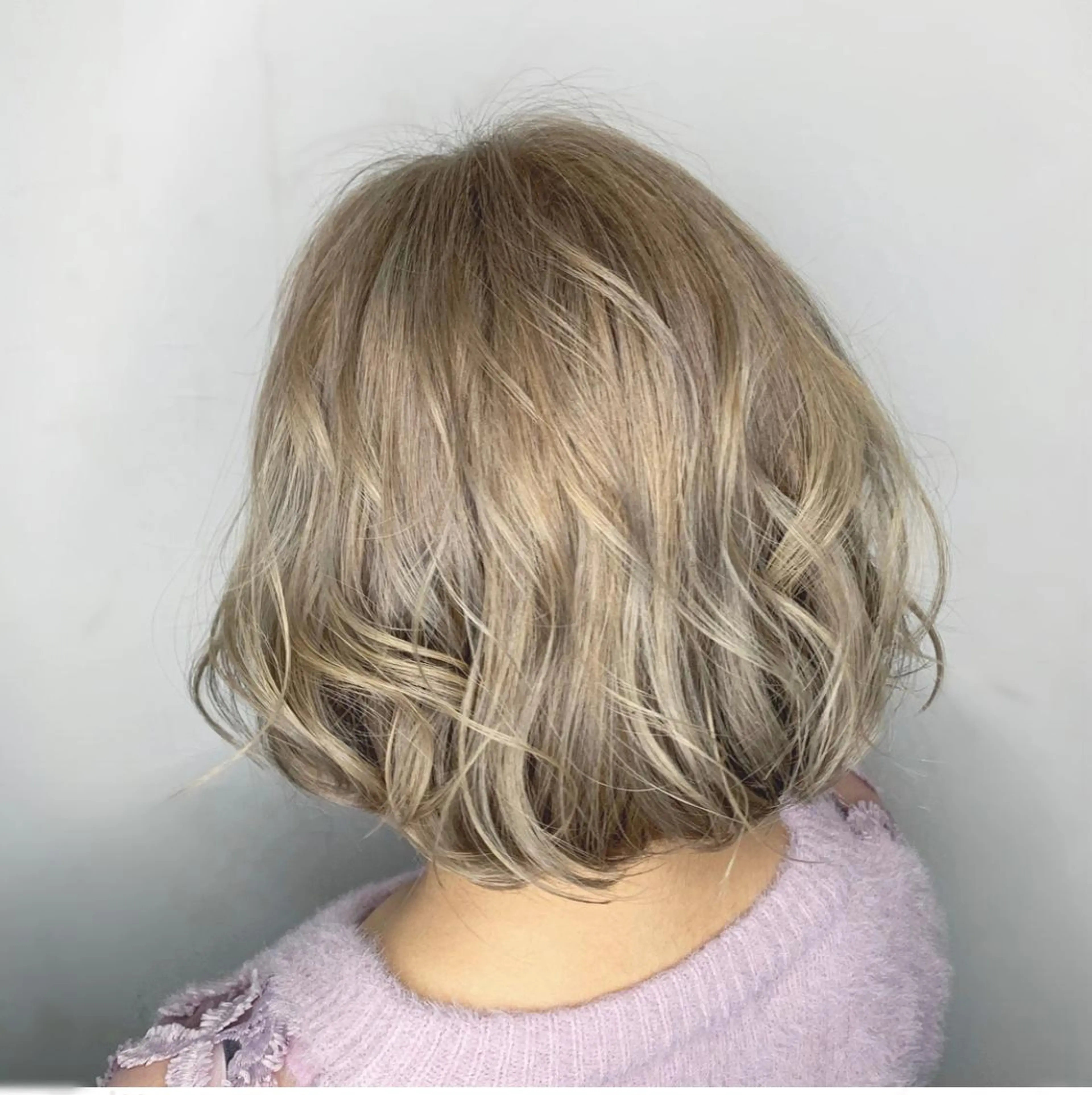 ショート カラー エミュスト心斎橋所属・🎨カラー&髪質改善 職人　松葉優希のヘアスタイル