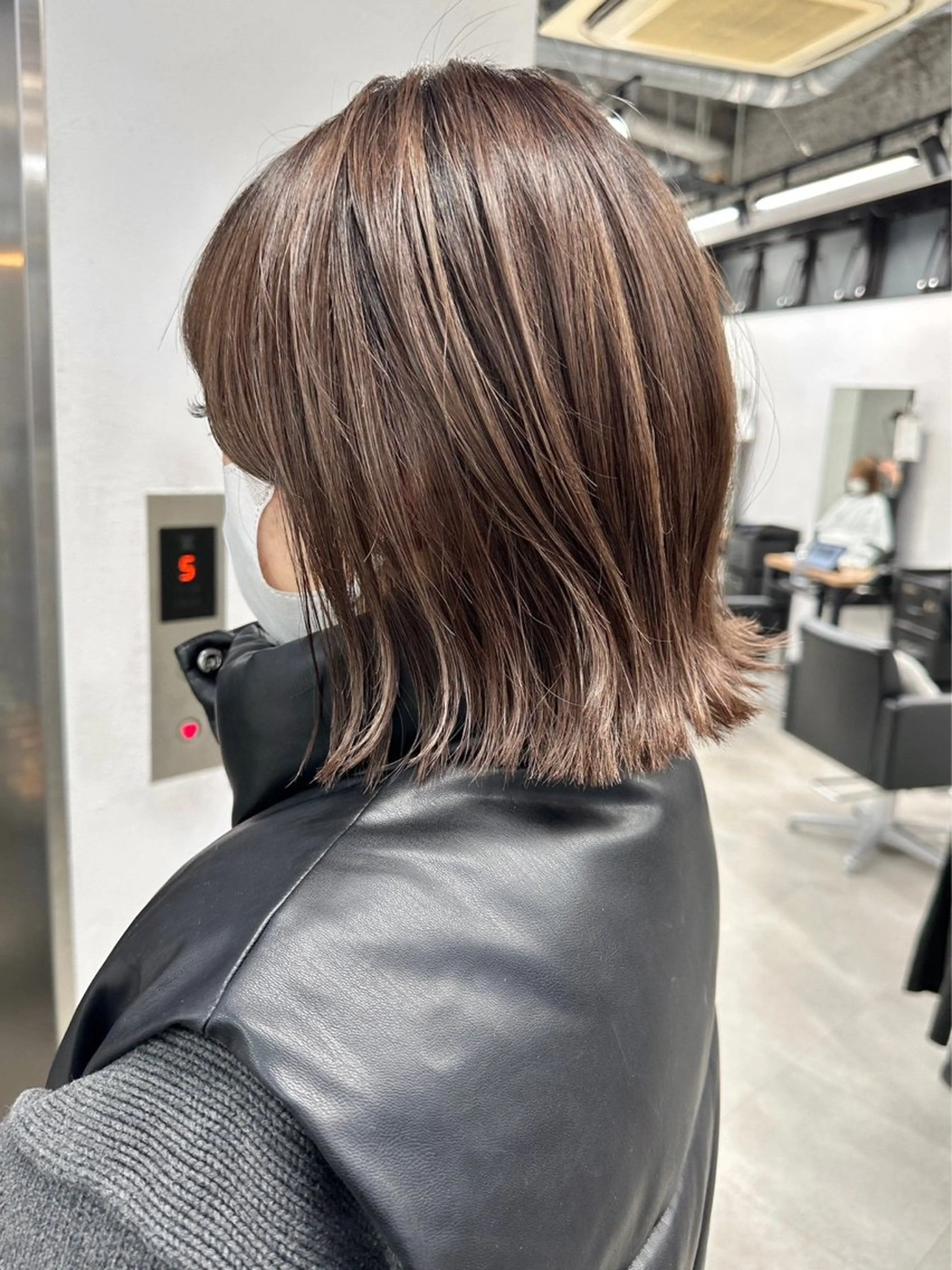 ショート カラー ブリーチ ケアブリーチ ハイライトカラー ハイライト 外ハネヘア カット ヘアカラー トリートメント ☀️東京→岡崎☀️ ハイライト青山彪雅のヘアスタイル