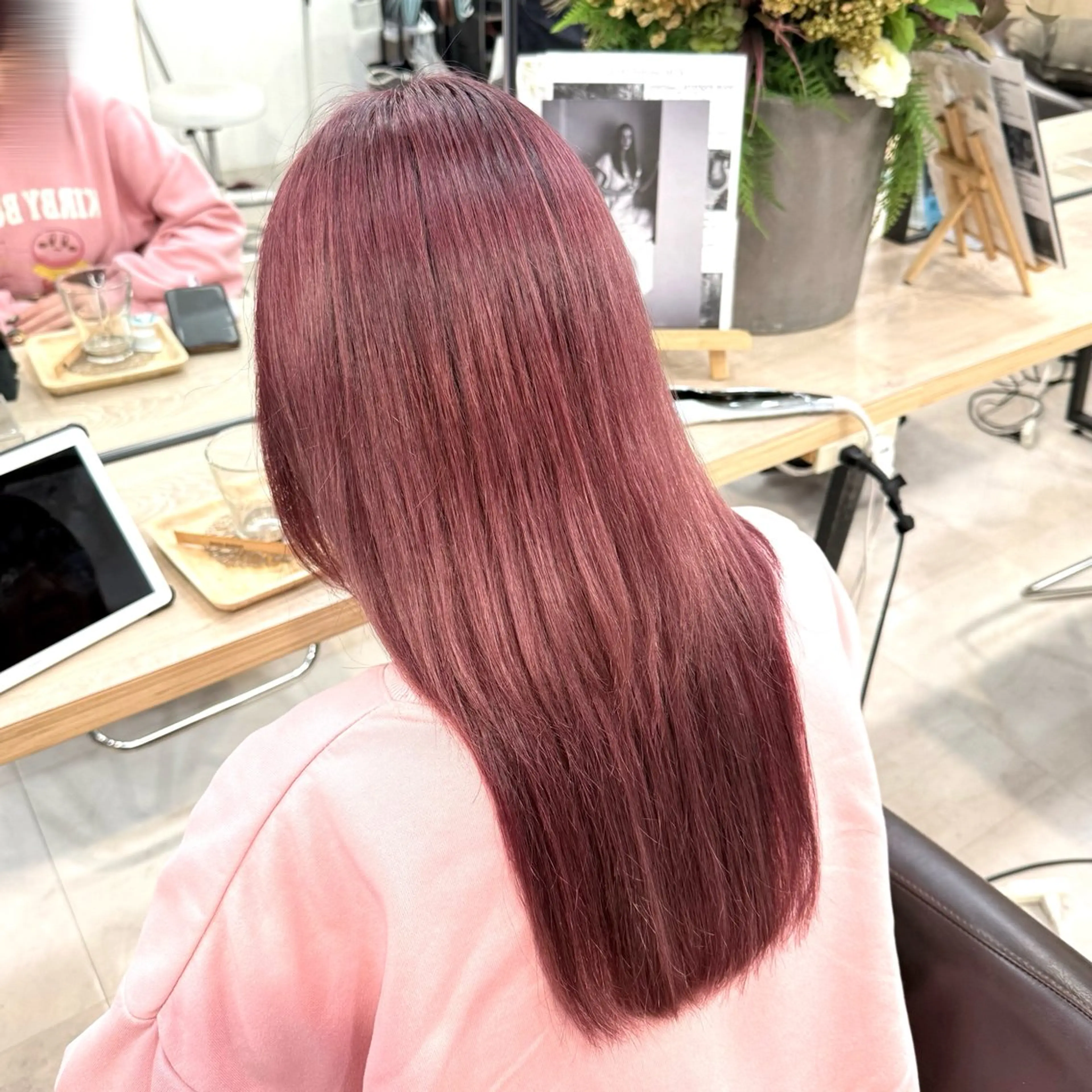 セミロング ヘアカラー ピンク・ラベンダー 艶カラー🍁かえでのヘアスタイル