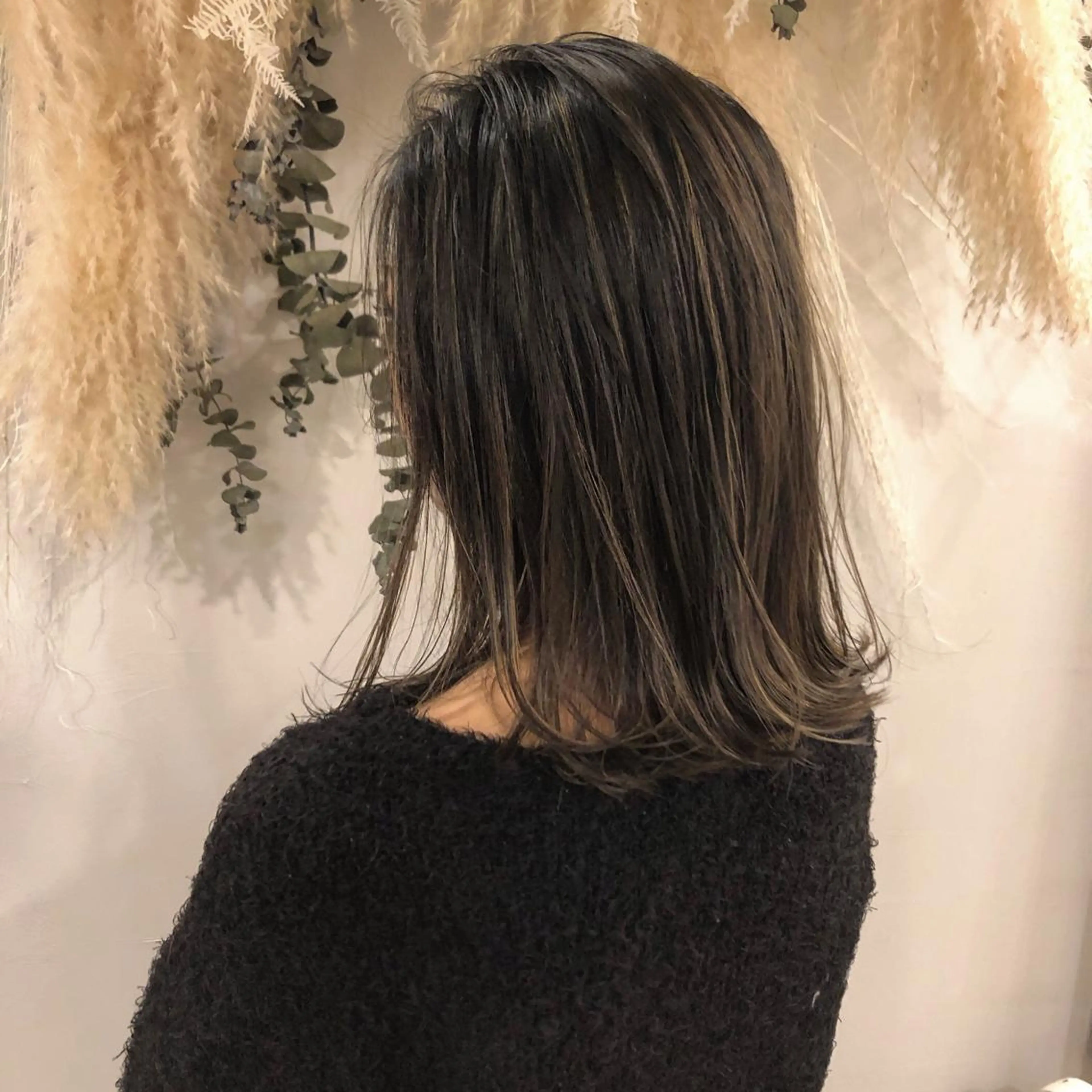 ミディアム カラー ヘアアレンジ ハイライトカラー ハイライト かきあげバング 髪の悩みを解決！ 那須達敦のヘアスタイル