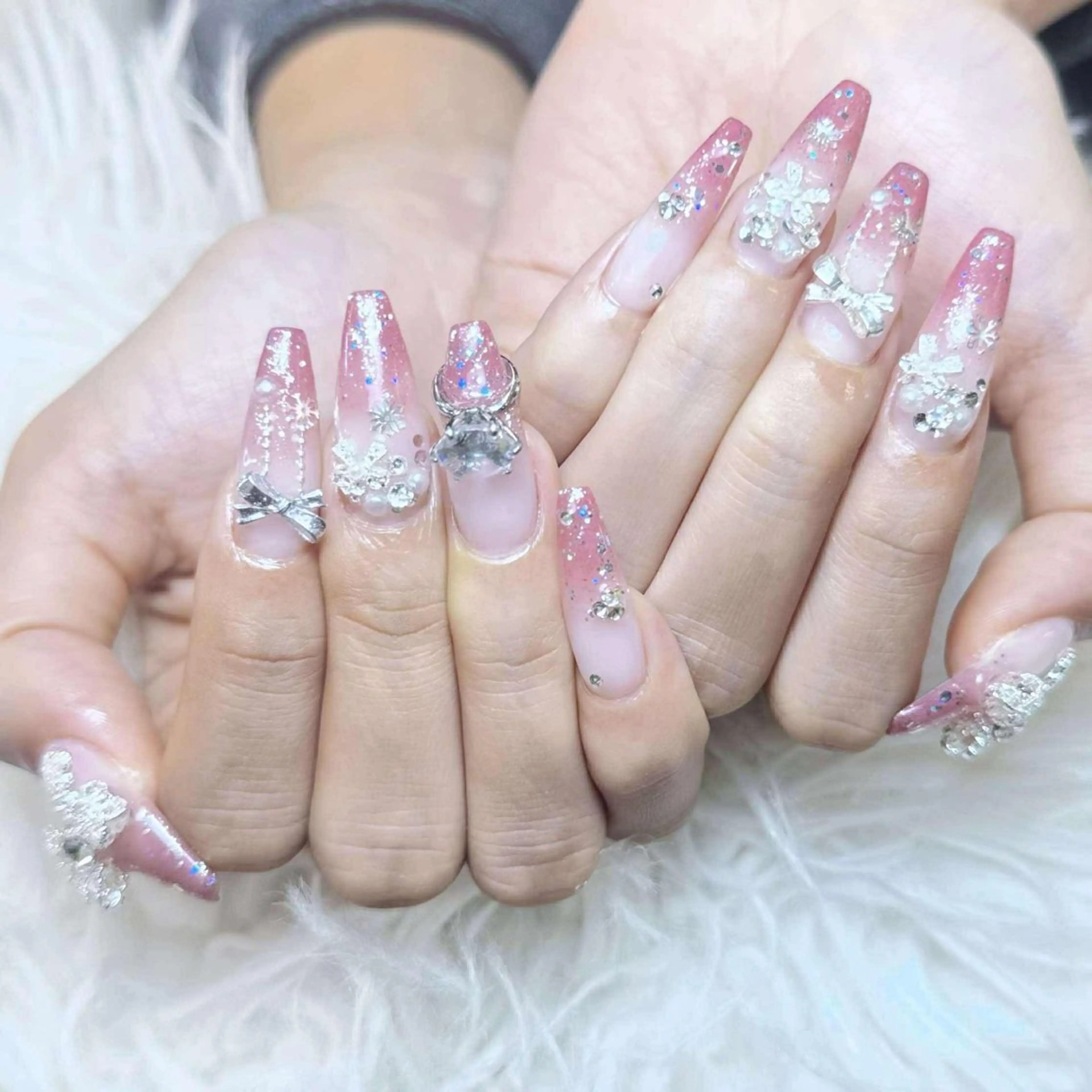 ネイル ハンドネイル ゴテゴテネイルサロン所属・ゴテゴテ ネイルのネイルデザイン