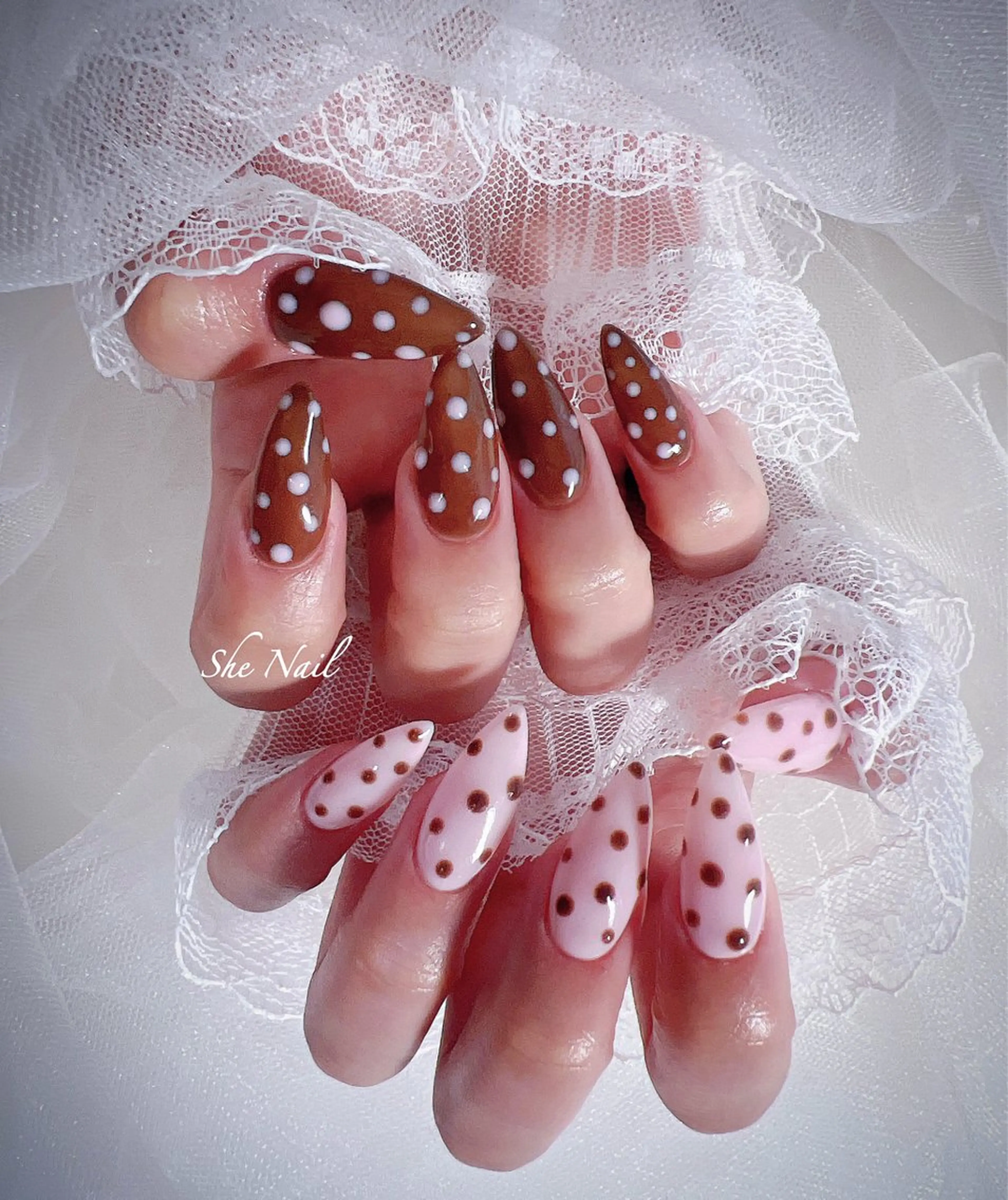 ネイル チークネイル ドット 長さ出し マグネットネイル 持ち込み ハンドネイル She   Nail所属・ISA_ BELLAのネイルデザイン