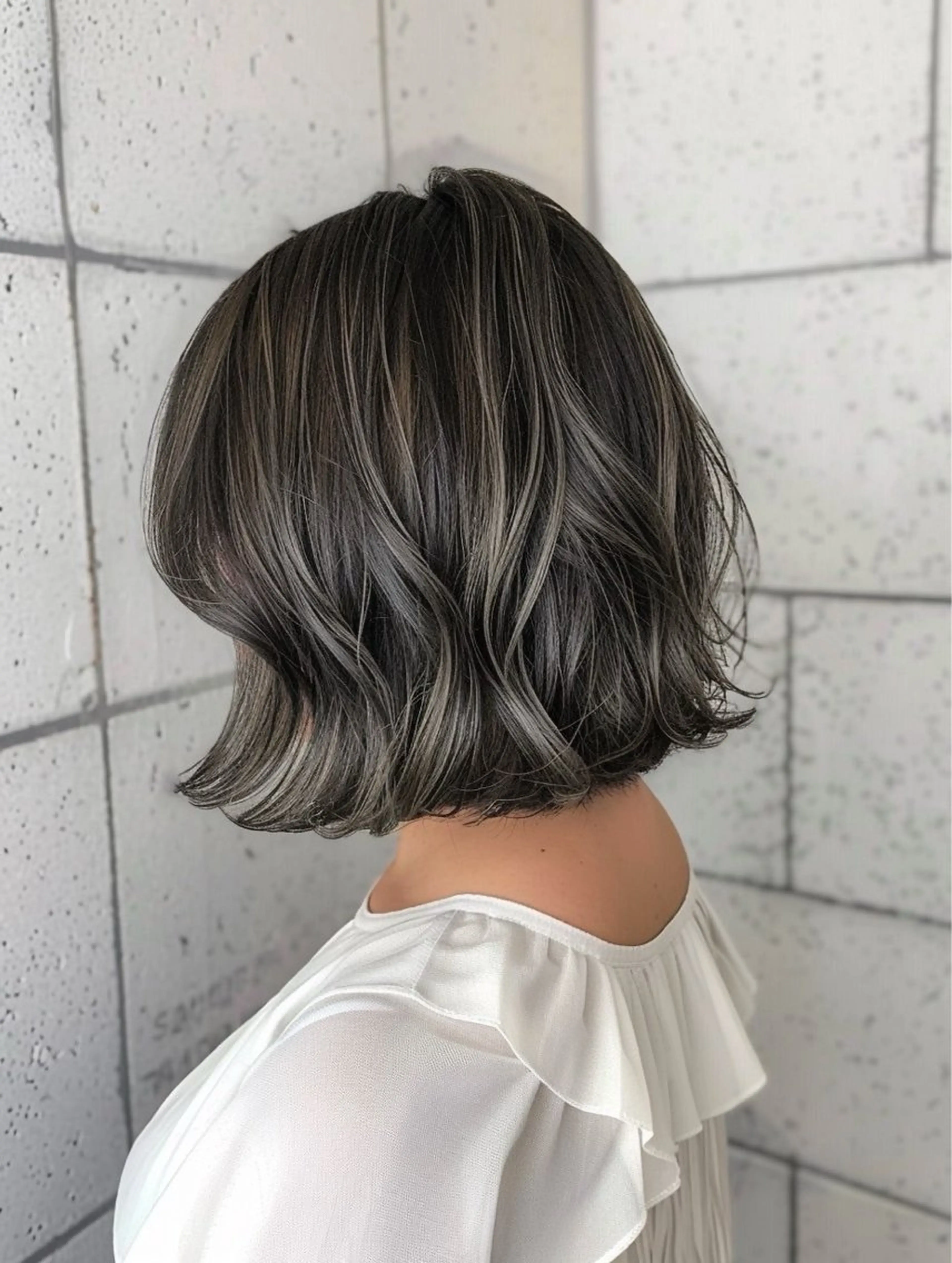 ショート カラー グレージュ ハイライトカラー ハイライト 小山 洋次のヘアスタイル