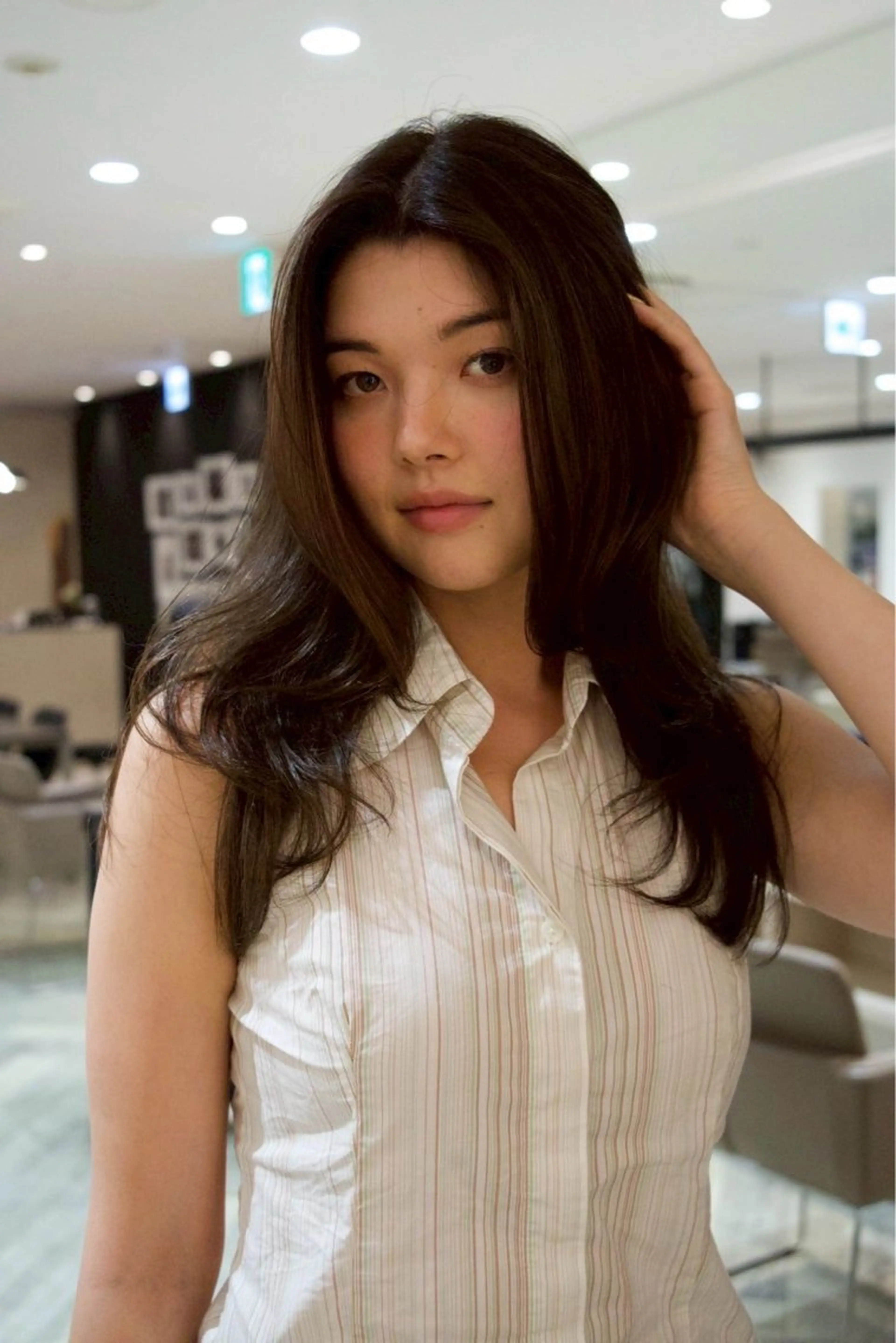 ミディアム カラー WARREN・TRICOMI NEWYORK所属・杉澤 杏菜のヘアスタイル