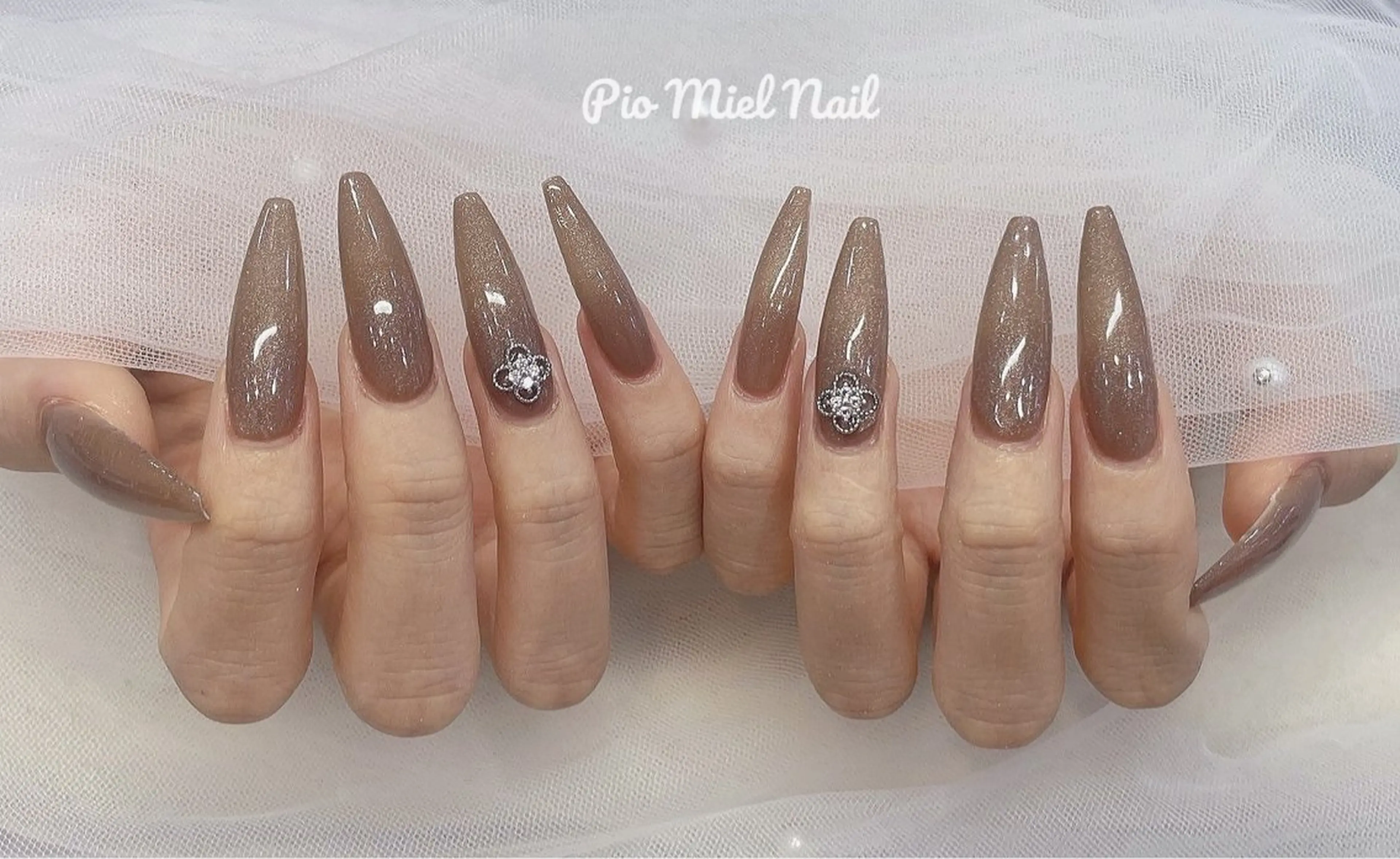 ロング ハンドネイル Pio Mielのネイルデザイン