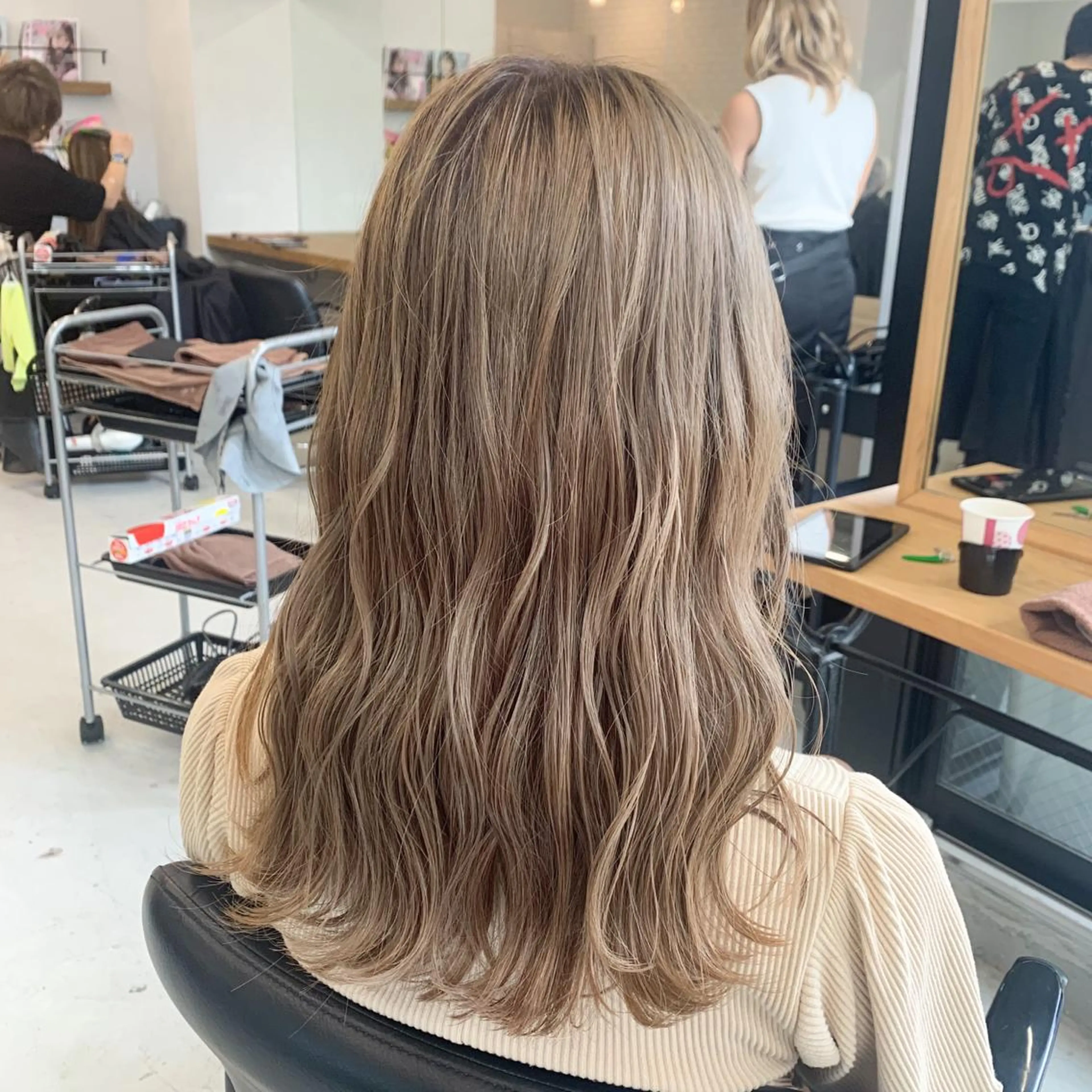 セミロング 難波 茜のヘアスタイル