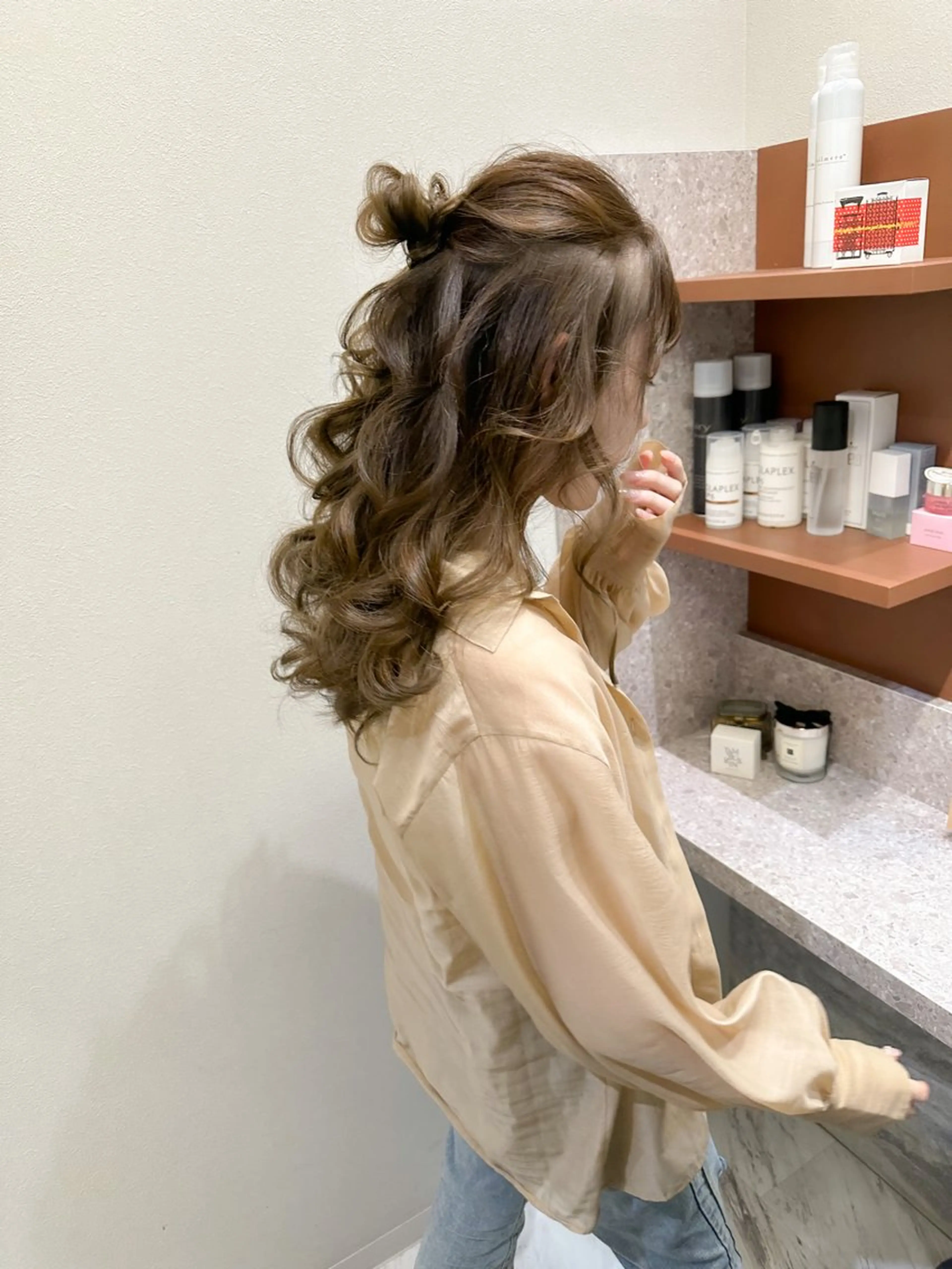 ロング カラー ヘアアレンジ ハーフアップ お団子ヘア autre所属・大久保 ひでなりのヘアスタイル