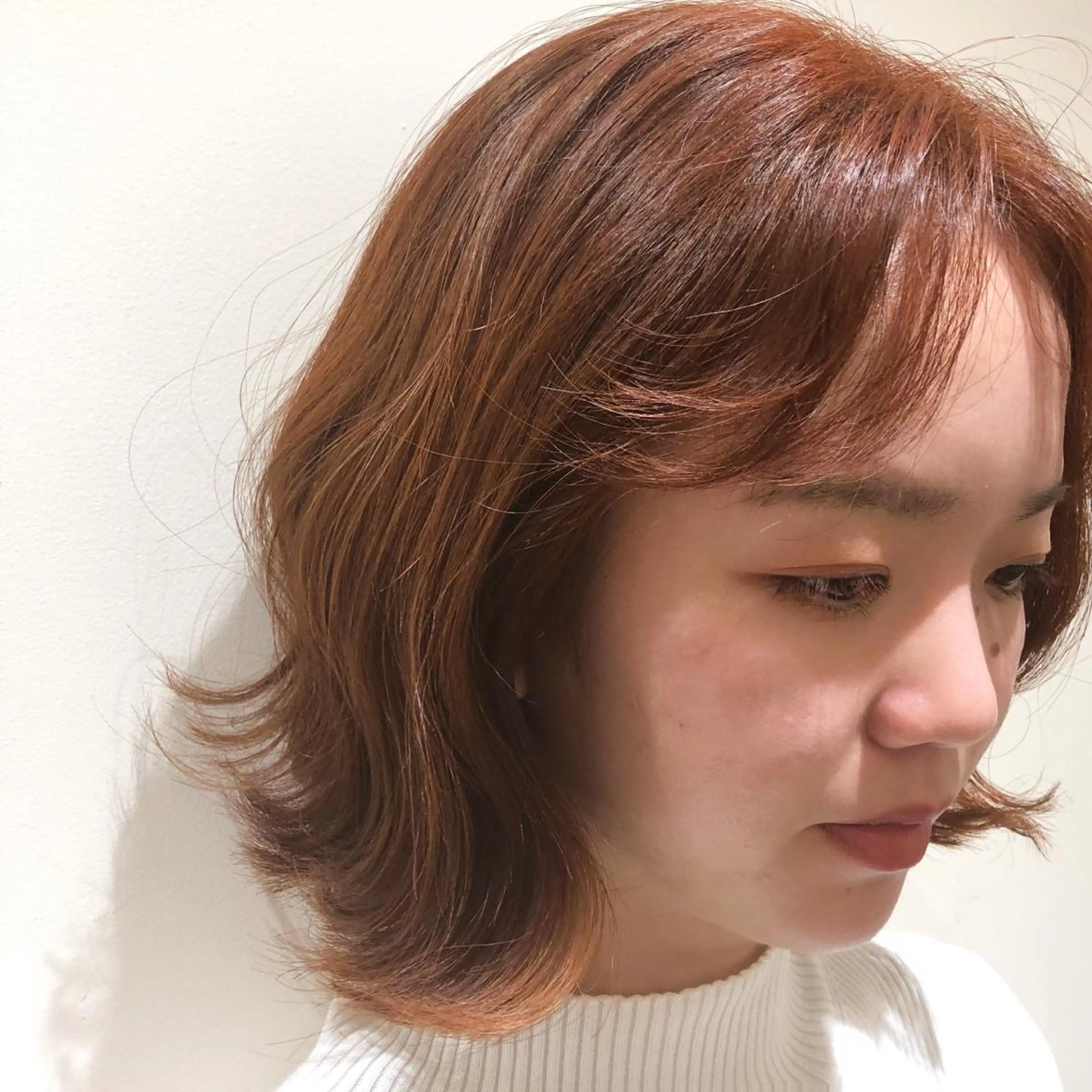 ミディアム カラー ブリーチ オレンジ ヘアカラー トリートメント プレイングカラー🤍 細めハイライトのヘアスタイル