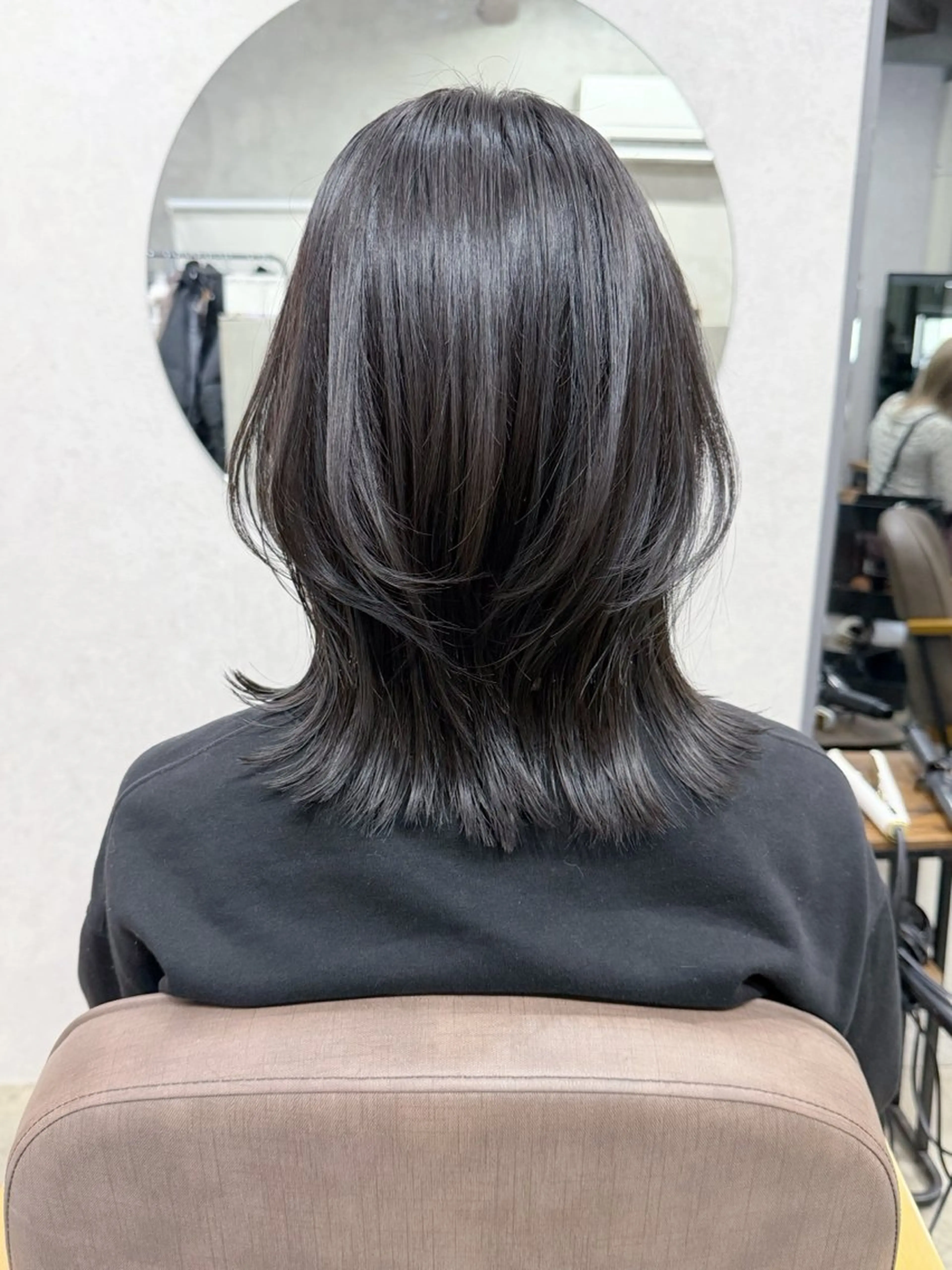 ミディアム カラー レイヤーカット カット ヘアカラー トリートメント AiM 大名　似合わせカットのヘアスタイル