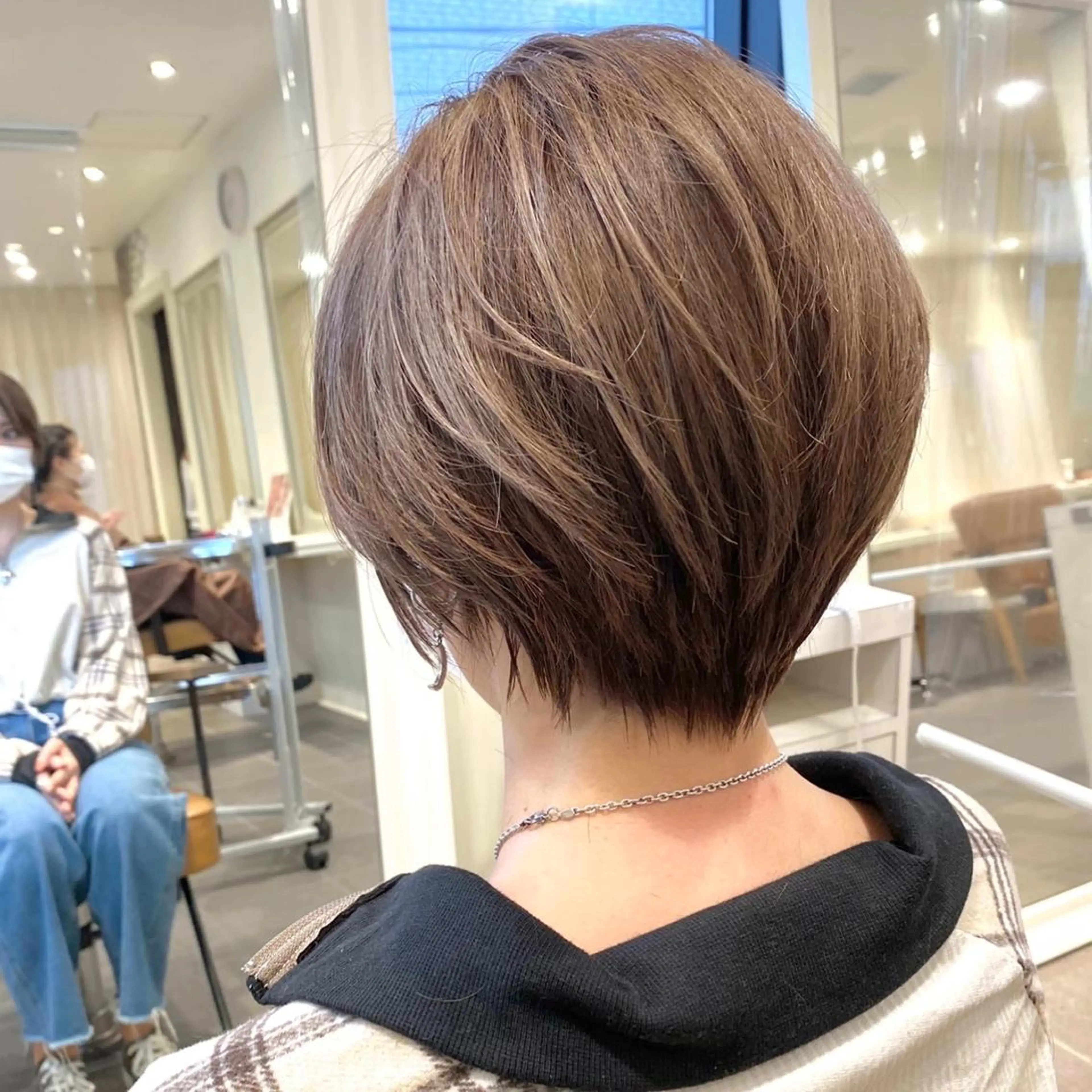 ショート カラー ハンサムショート 黒髪 ブリーチ ブルーカラー ブルーブラック ✨BASSA 【高田馬場】✨のヘアスタイル