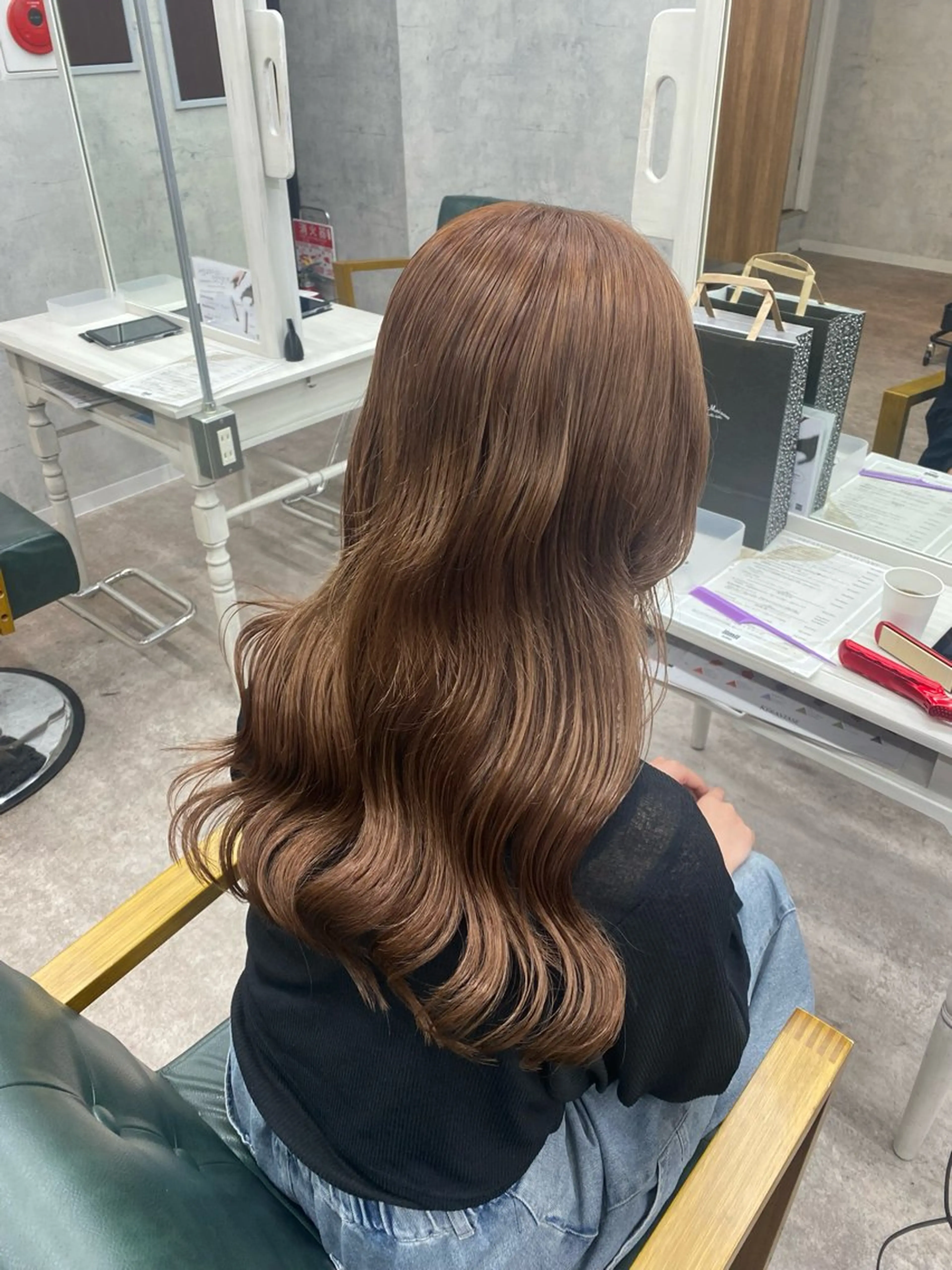 ロング カット ヘアカラー limitみづき🌙 ブリーチカラーのヘアスタイル