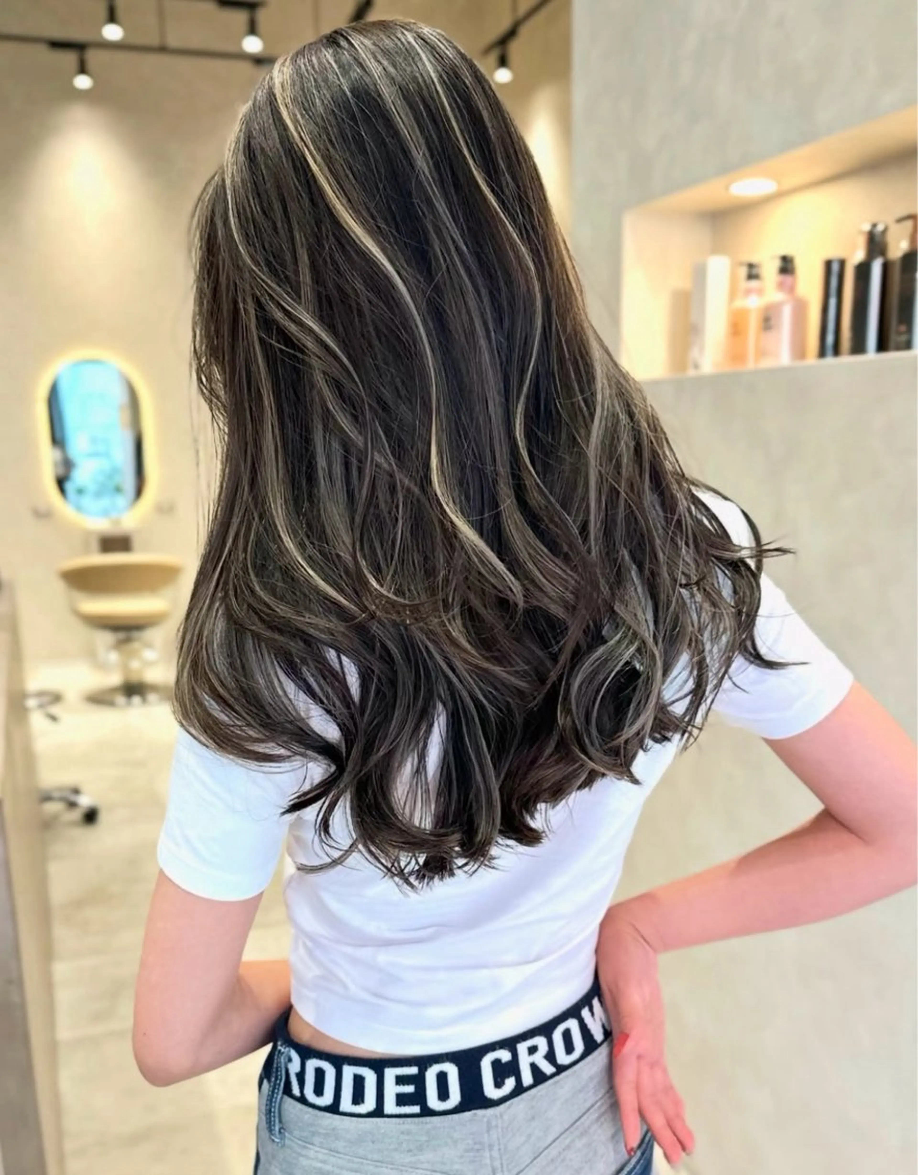 セミロング カラー ハイライトカラー ハイライト ヘアカラー りほな🍑ハイライト /栄/デザインカラーのヘアスタイル
