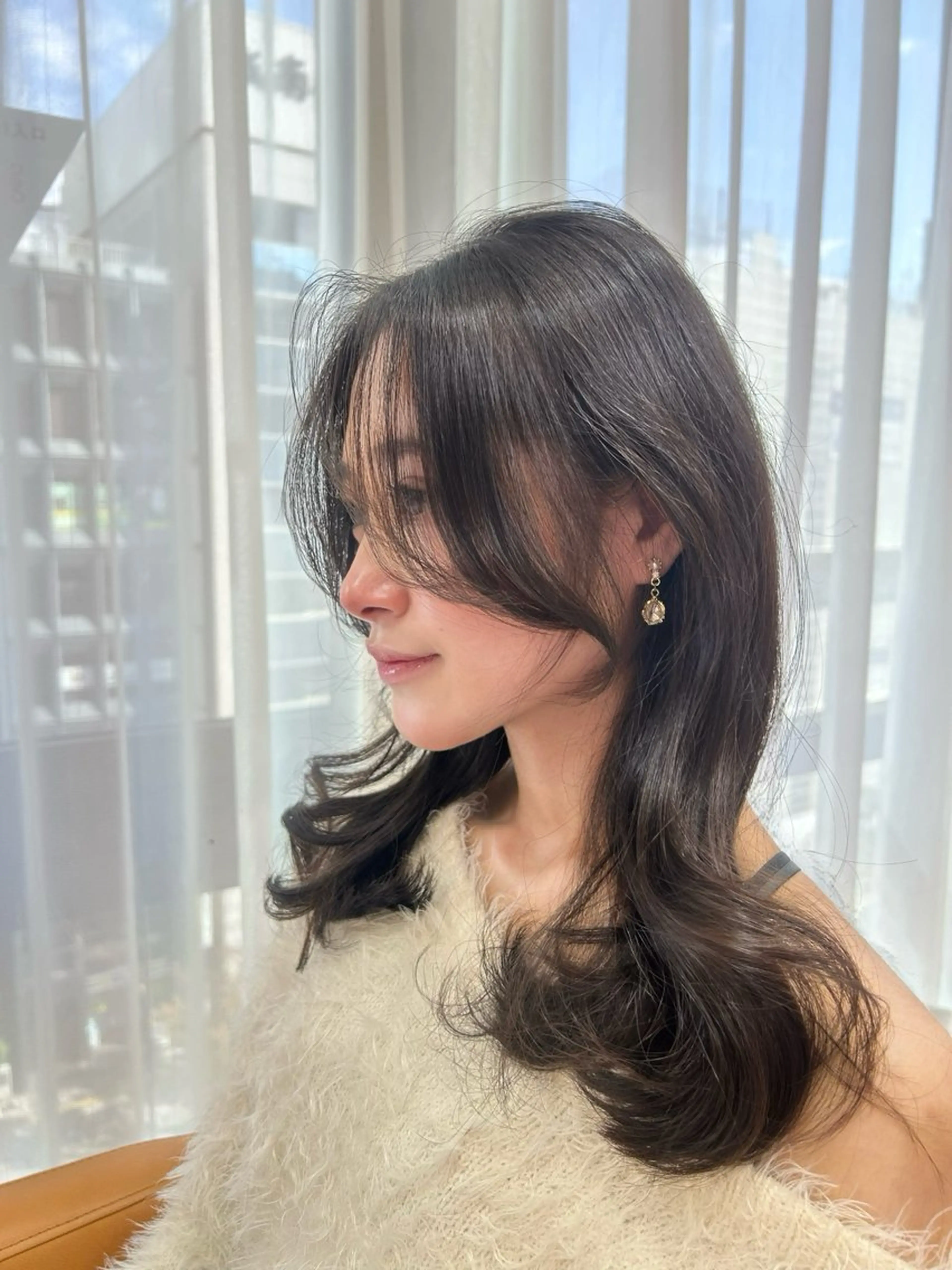 ミディアム 顔周りカット かきあげバング 𝑺𝑨𝑨𝒀𝑨 色気網紅韓国Hairのヘアスタイル