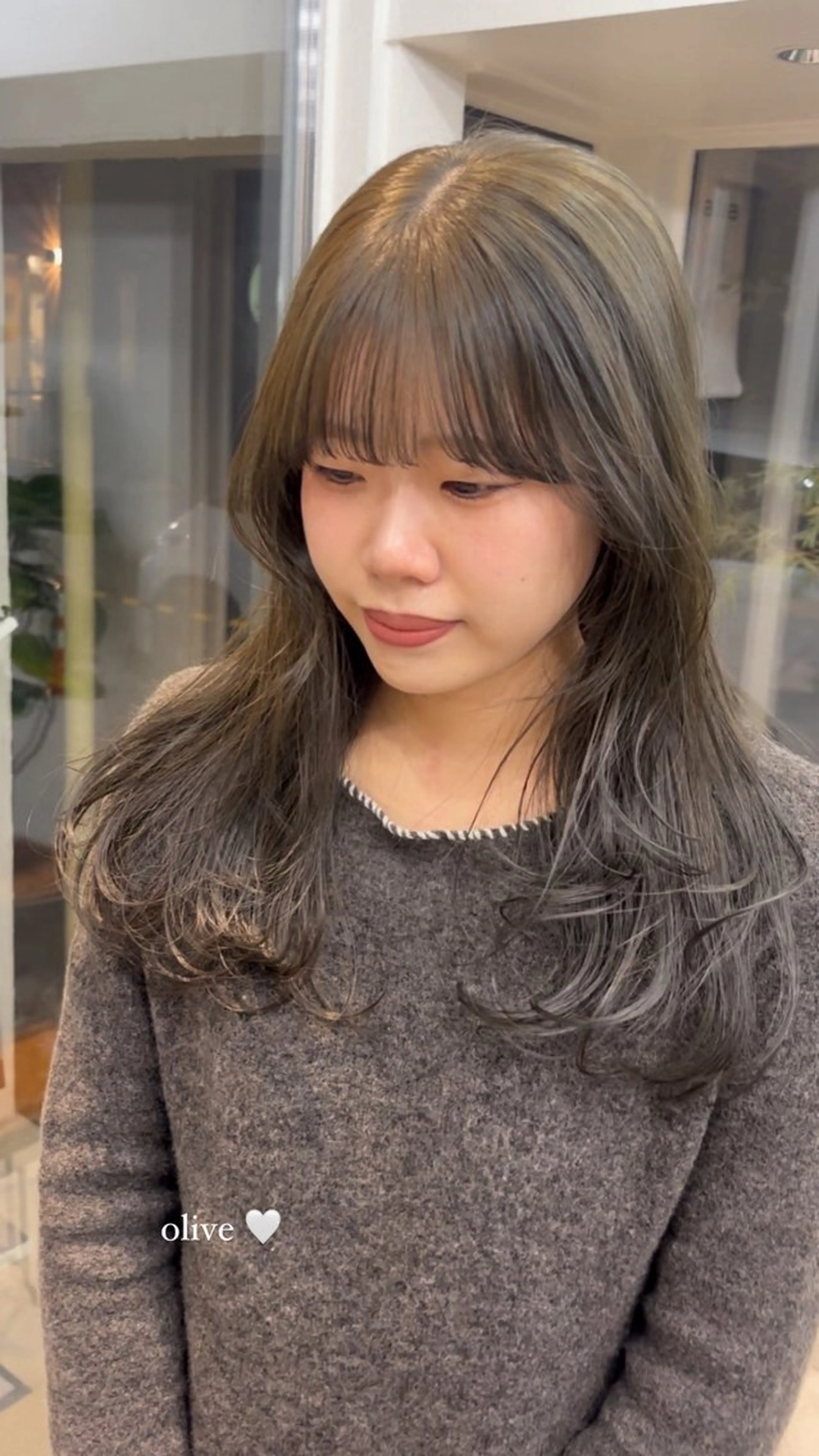 ミディアム カラー カット ヘアカラー トリートメント オリーブ/縮毛🐇 Natsuno🩰のヘアスタイル