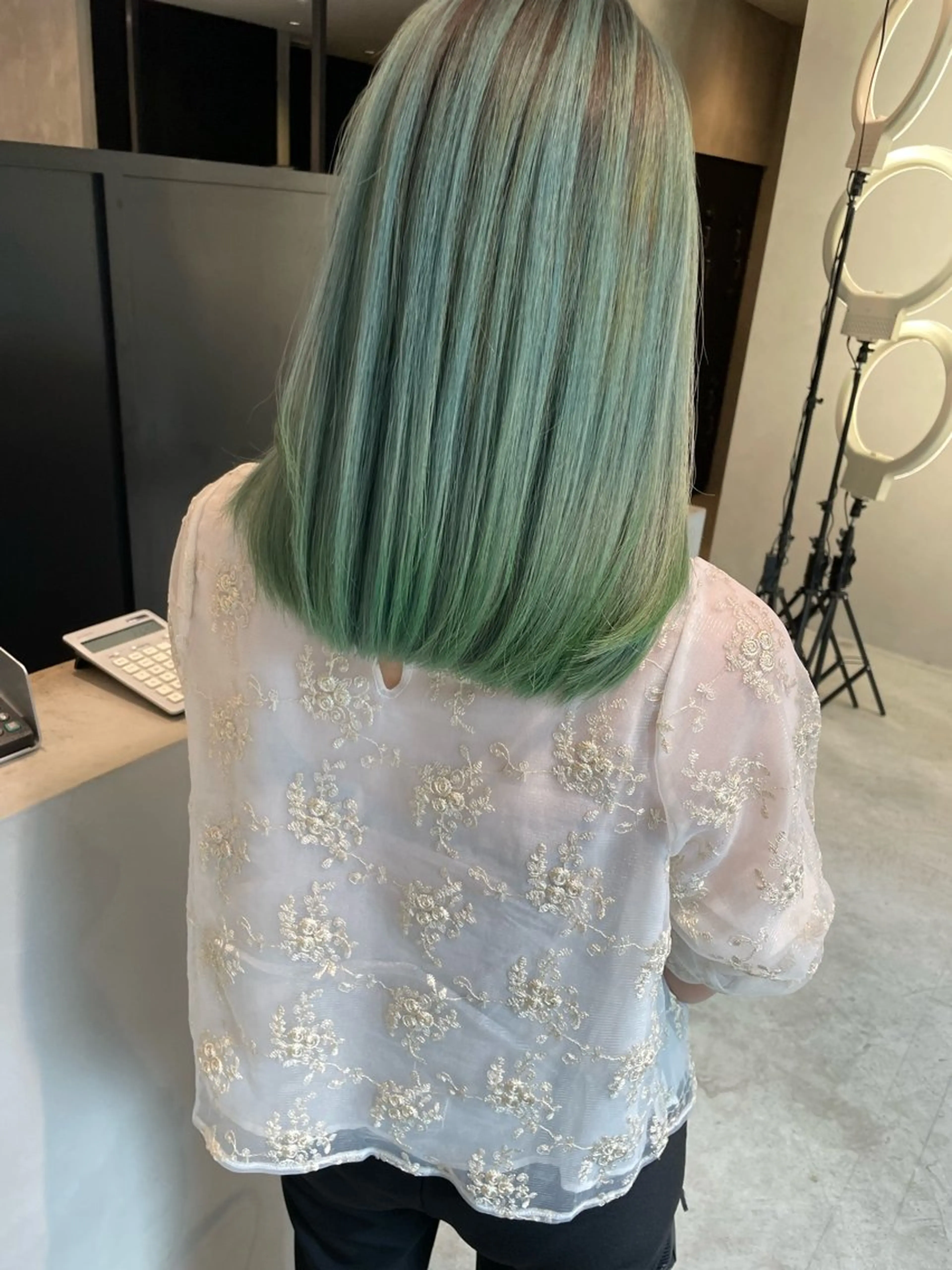 ミディアム レイヤーカット 冨岡 祐太郎✂️のヘアスタイル