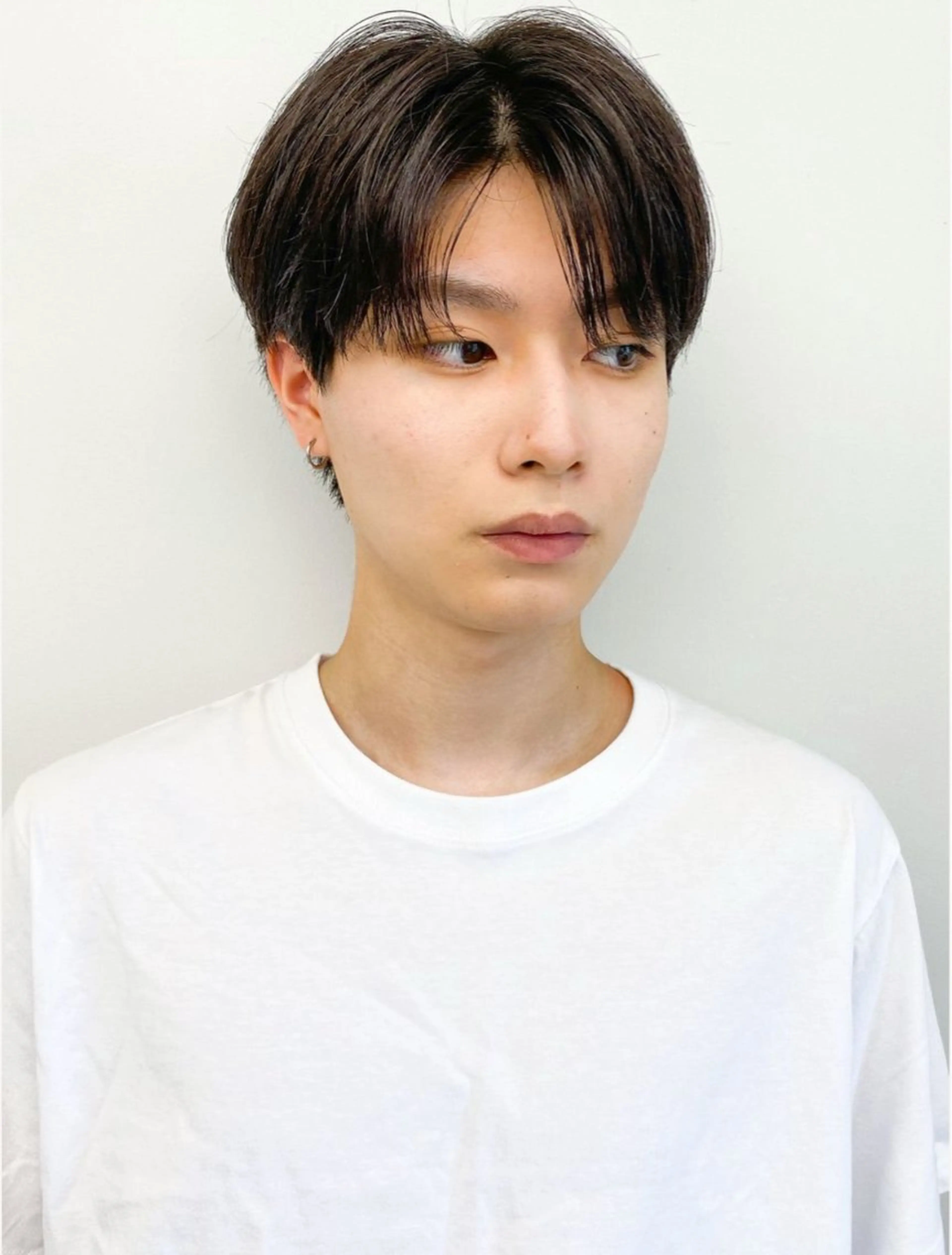 ショート パーマ メンズ センターパート ダウンパーマ メンズ韓国風 韓国マッシュ マッシュ カット パーマ 加藤 いくみのヘアスタイル