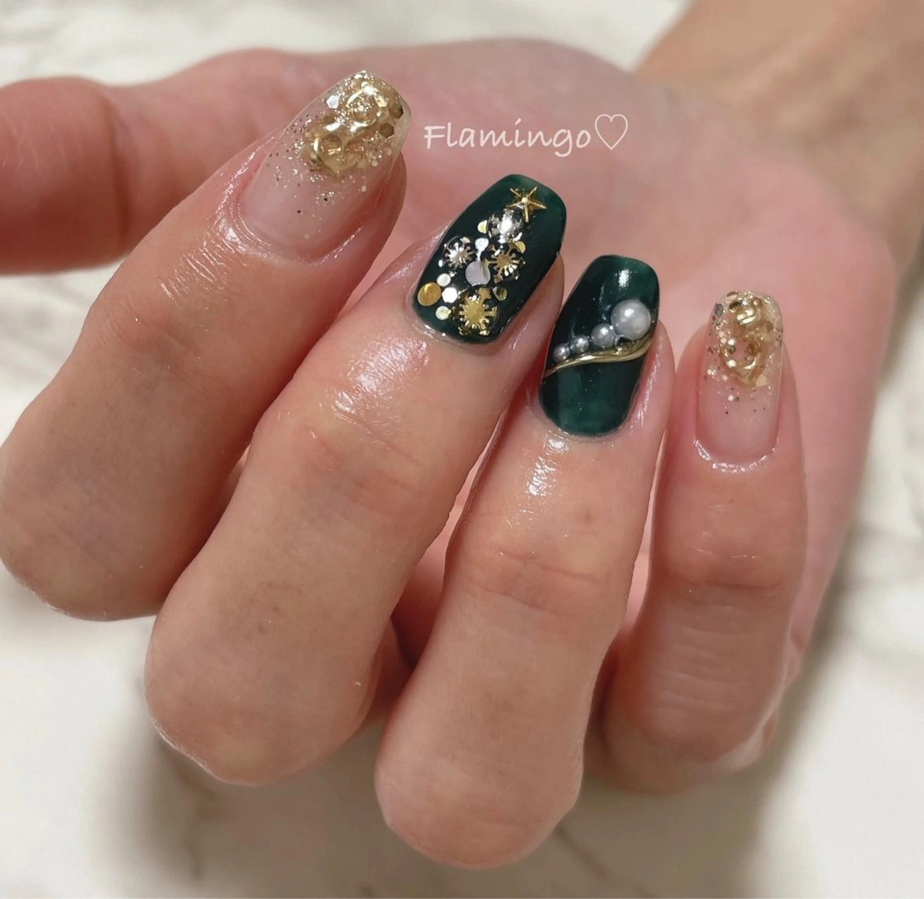 ネイル ジェルネイル キラキラネイル ラメ(グリッター) ミラーネイル 冬ネイル シンプル／上品／爪育 ☺︎Flamingoのネイルデザイン