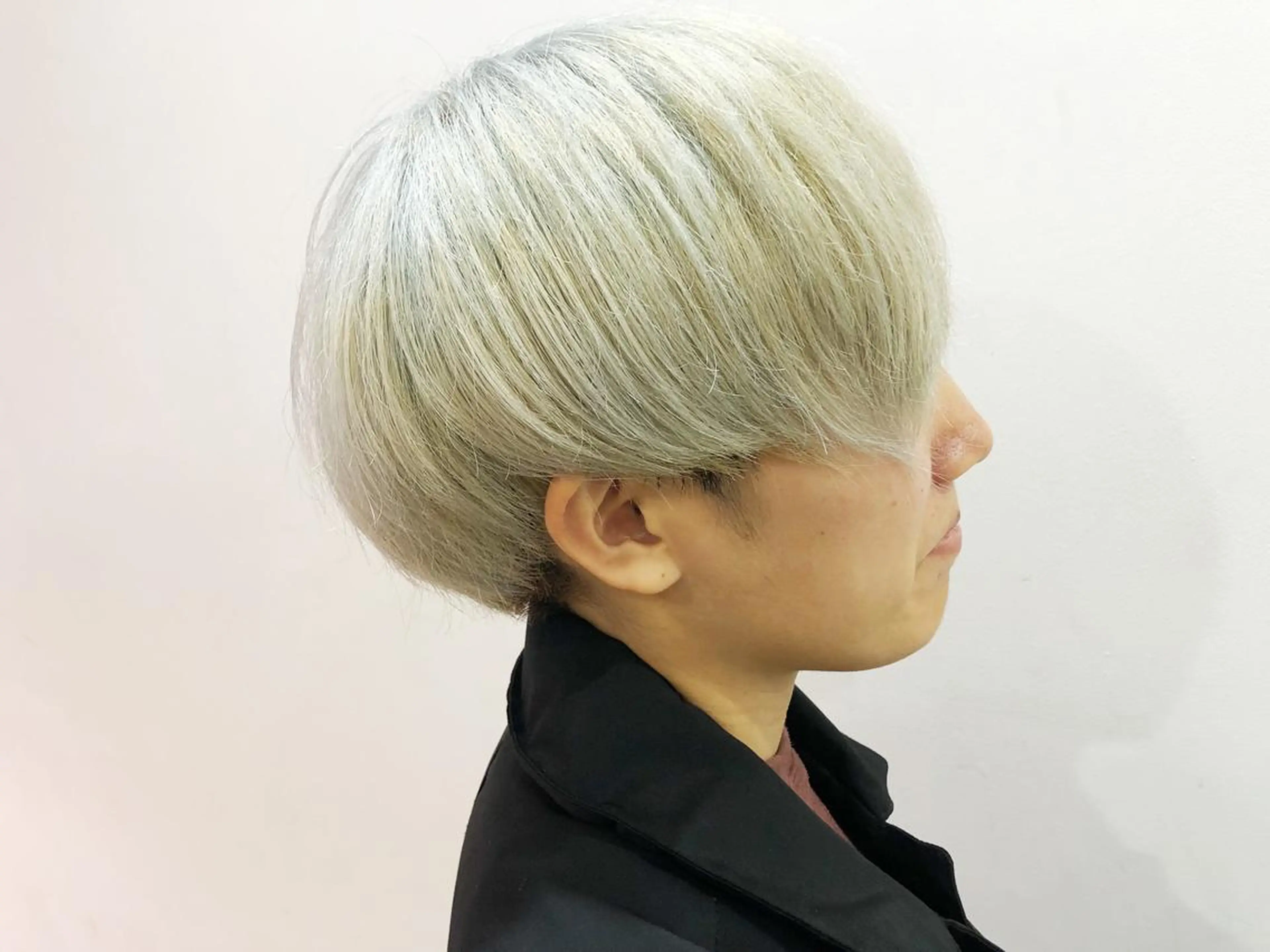 ショート カラー ブリーチ 7Bridge所属・7Bridge 小西貫太のヘアスタイル
