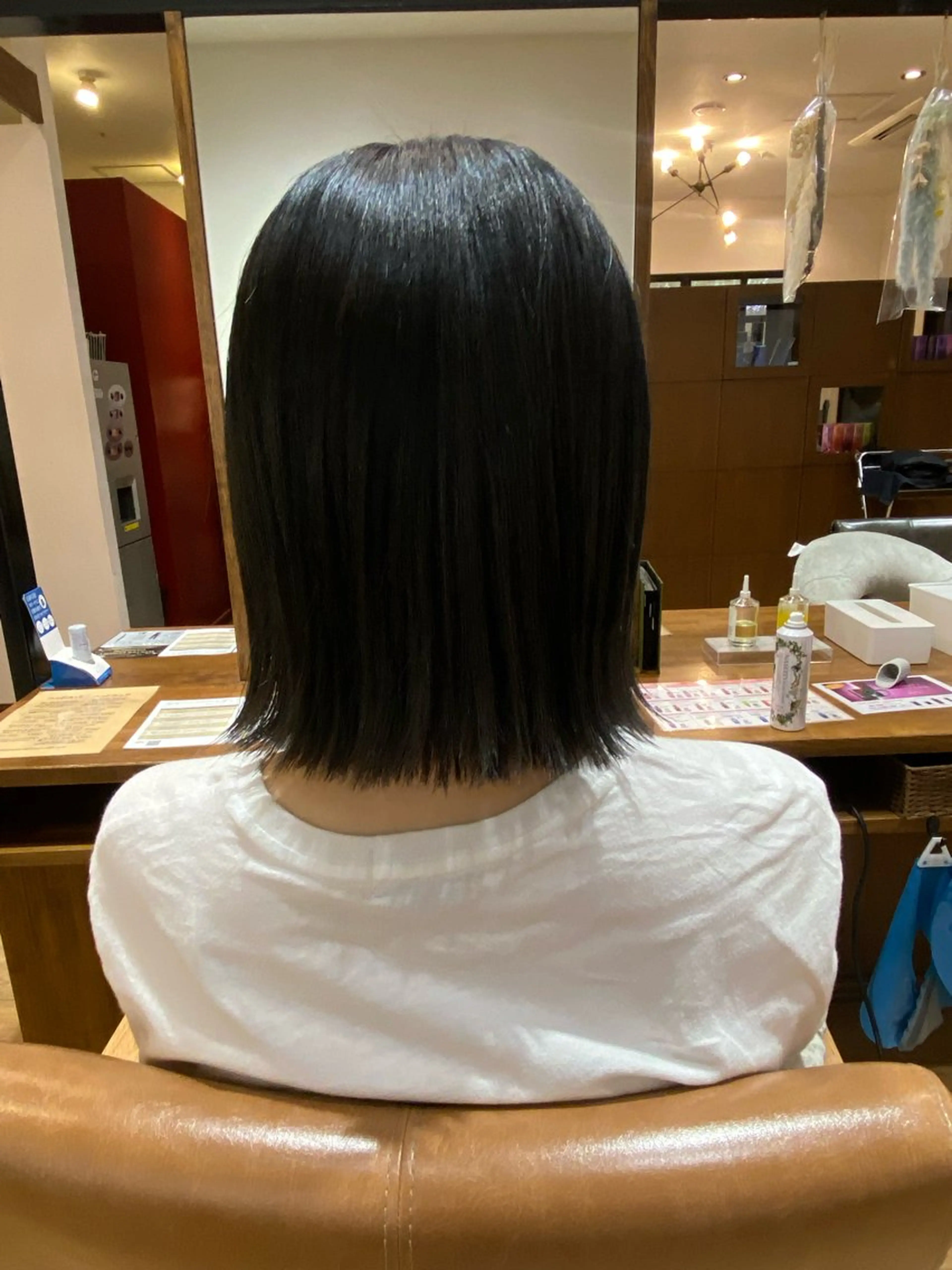 セミロング 切りっぱなしボブ ボブ 外ハネヘア カット 暖色系カラー まおのヘアスタイル