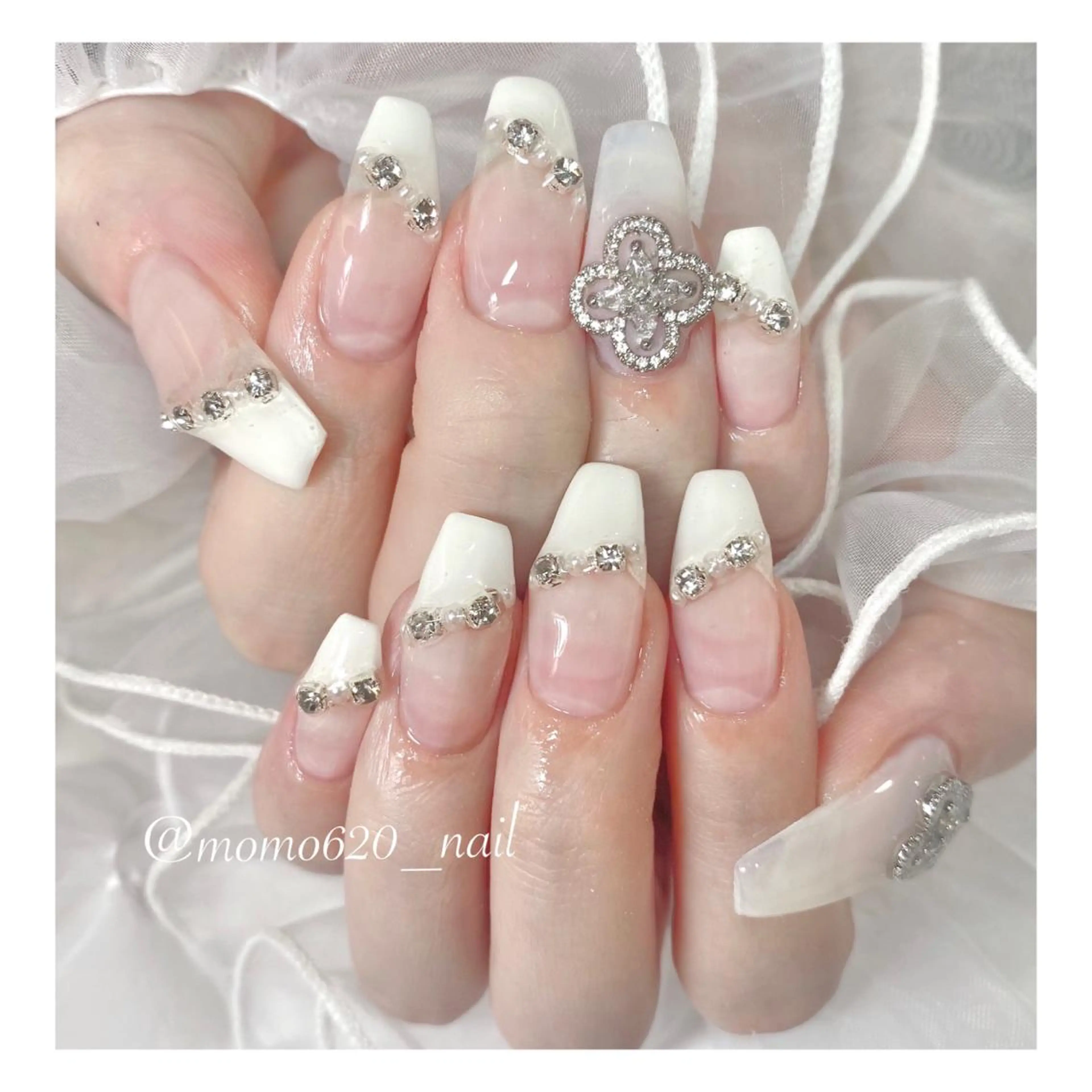 ネイル フレンチネイル ハンドネイル nailsalon moca 堀江店所属・moca堀江店 momokaのネイルデザイン