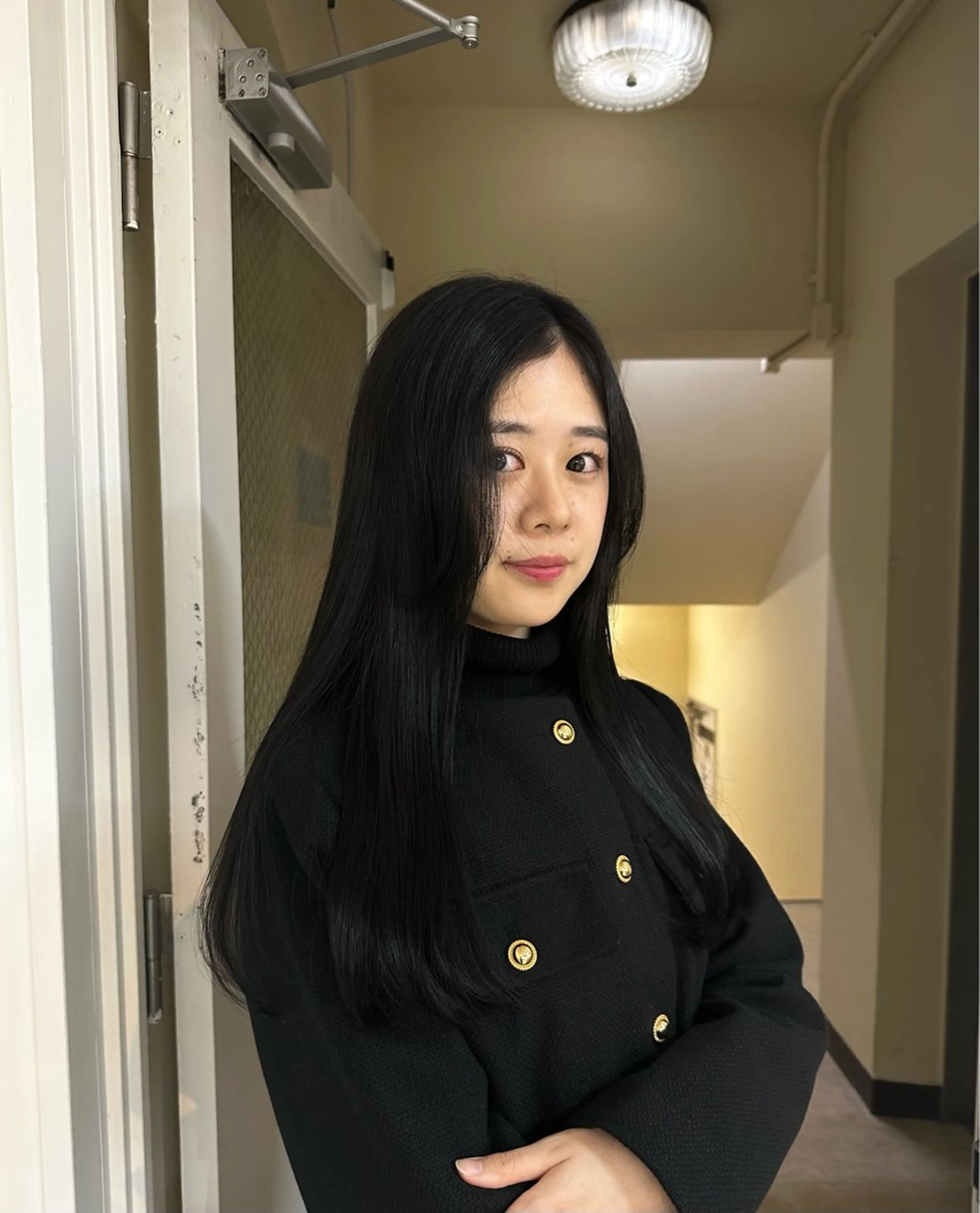 セミロング カラー 黒髪 学生 FavyS「フェイヴィーズ」所属・竹中 彩音のヘアスタイル