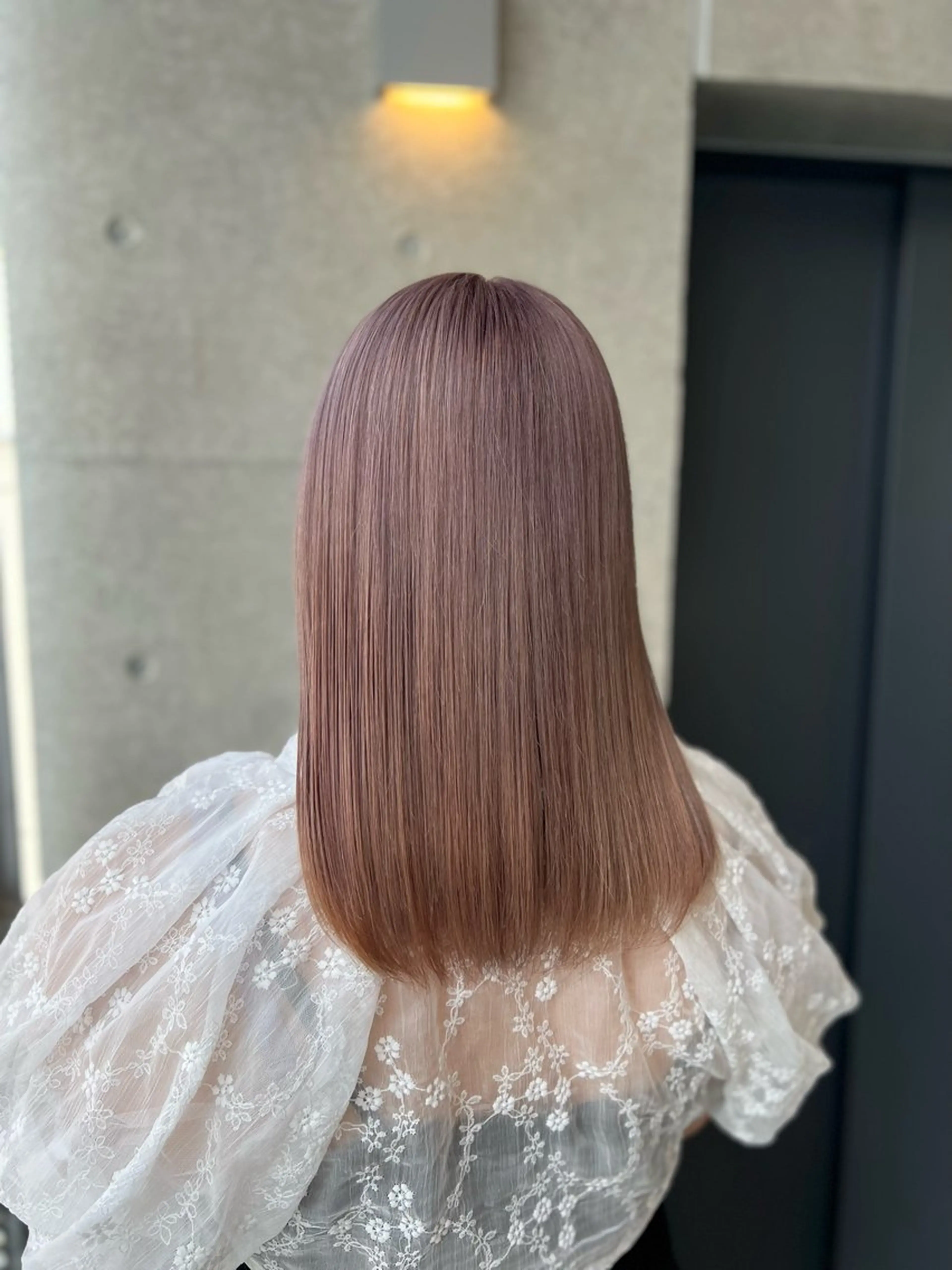 セミロング カラー シールエクステ アディクシーカラー バレイヤージュ ベージュカラー ブリーチ ヘアカラー ＤＥＳＴ所属・吉野 瑳桜のヘアスタイル