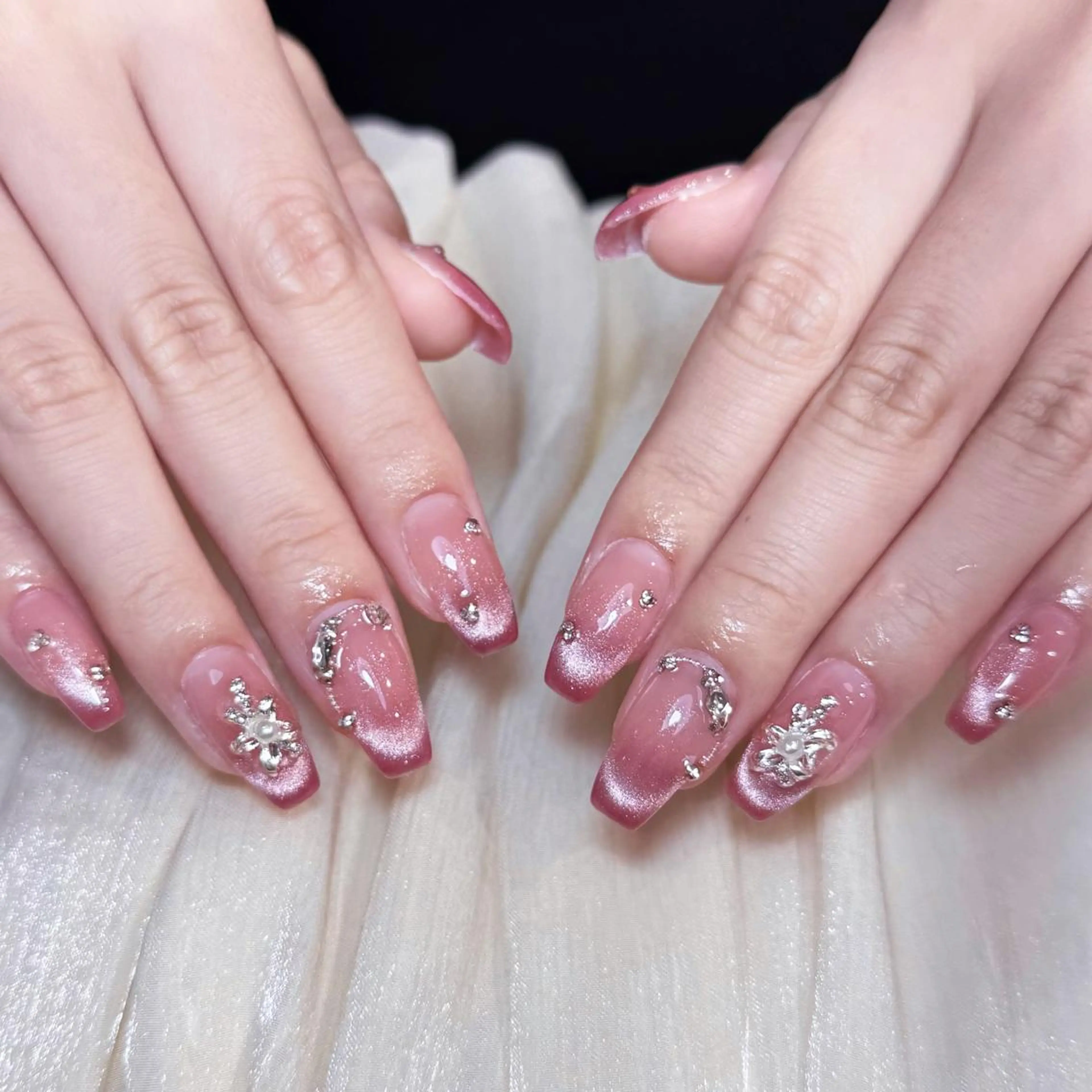 ネイル アートネイル オーロラネイル ガーリー キラキラネイル 韓国ネイル ハンドネイル DIAMOND 💅のネイルデザイン
