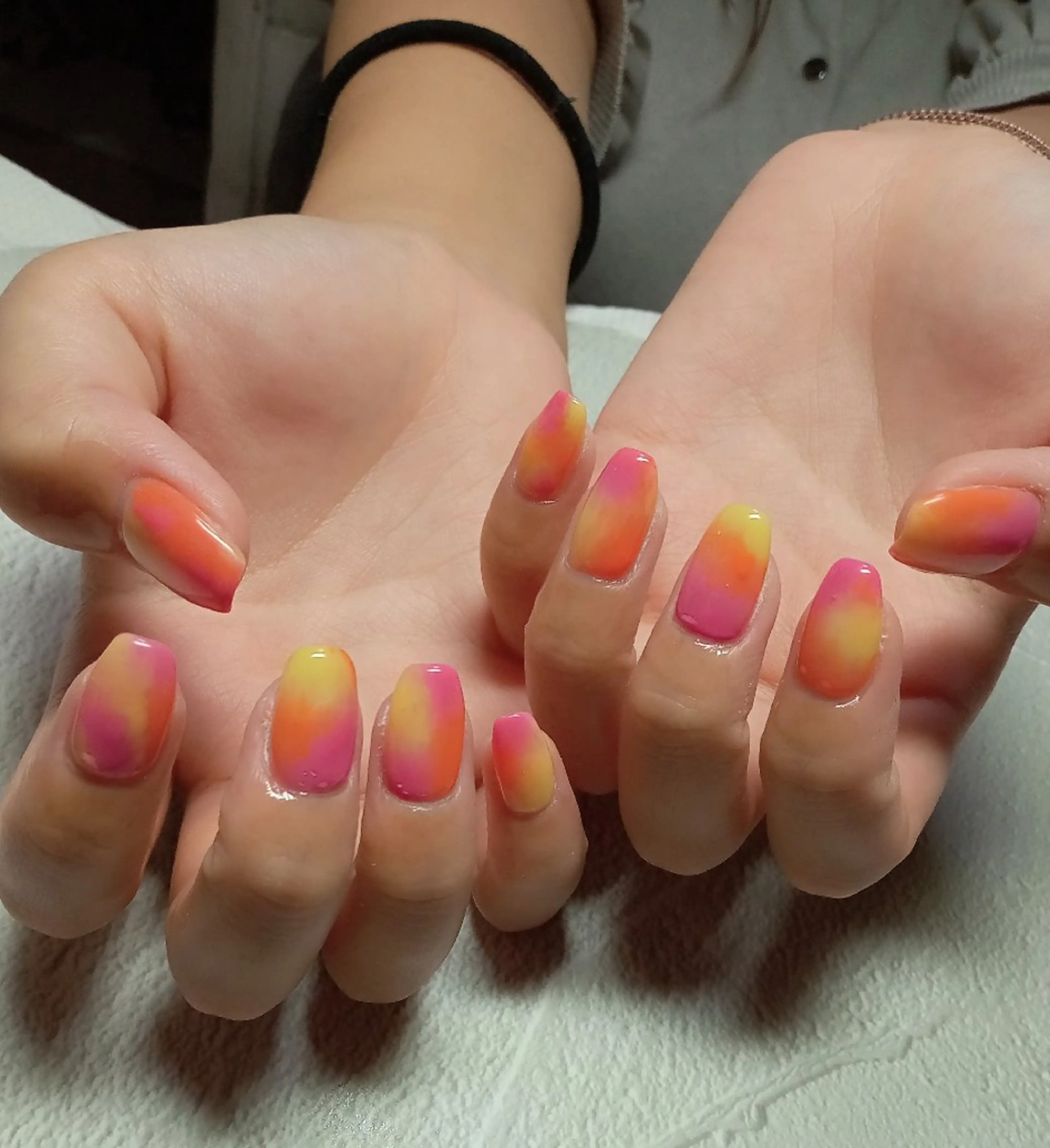 ネイル ジェルネイル グラデーション 持ち込み パラジェル 赤色 ハンドネイル flure de neige yukiのネイルデザイン