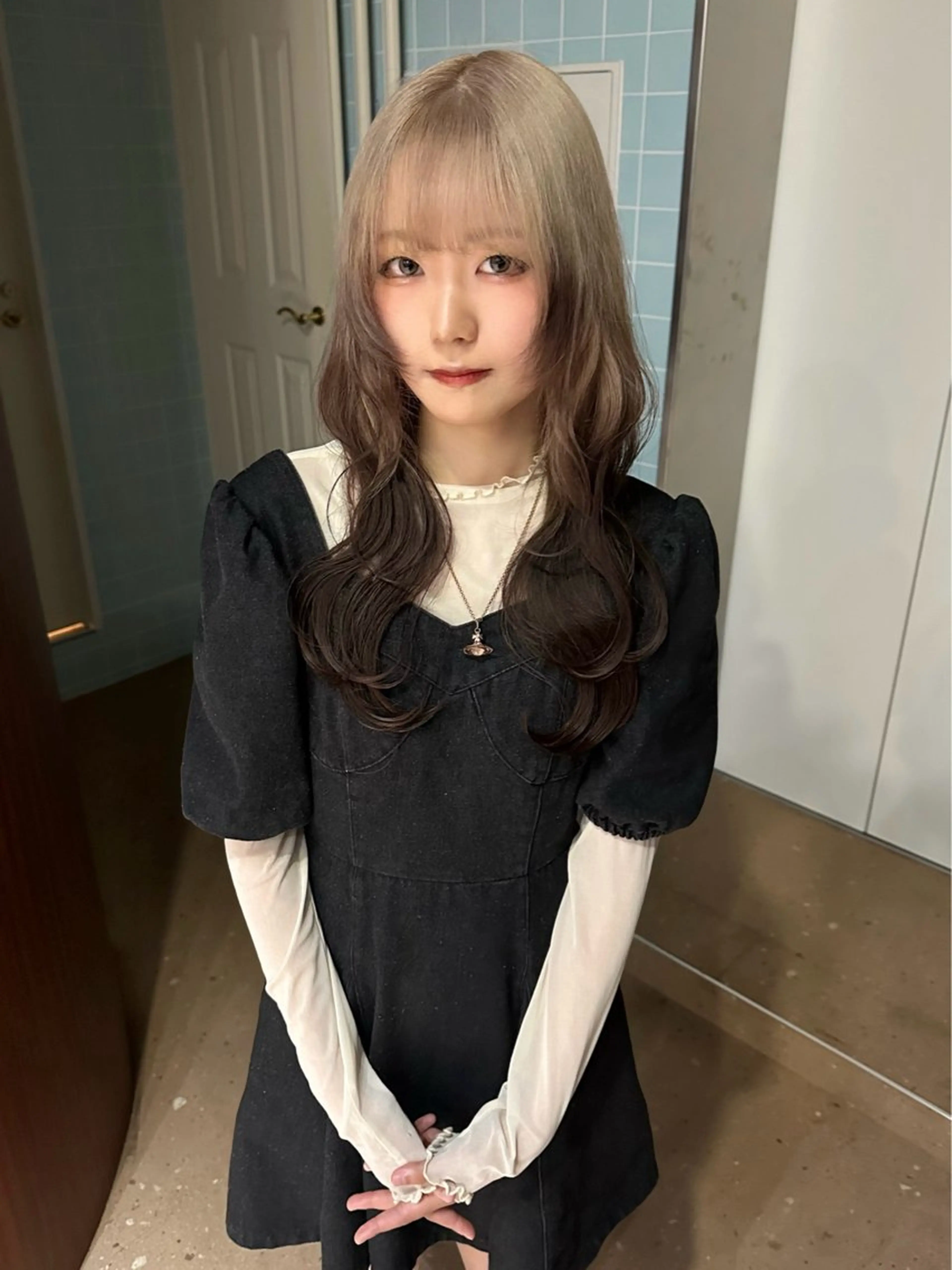 ロング カラー ベージュカラー ブリーチ デザインカラー ハイトーンカラー 顔まわりレイヤー カット ヘアカラー トリートメント cope'u ROWEN所属・ウルフ/レイヤー/ 渋谷🔮西村 悠大のヘアスタイル
