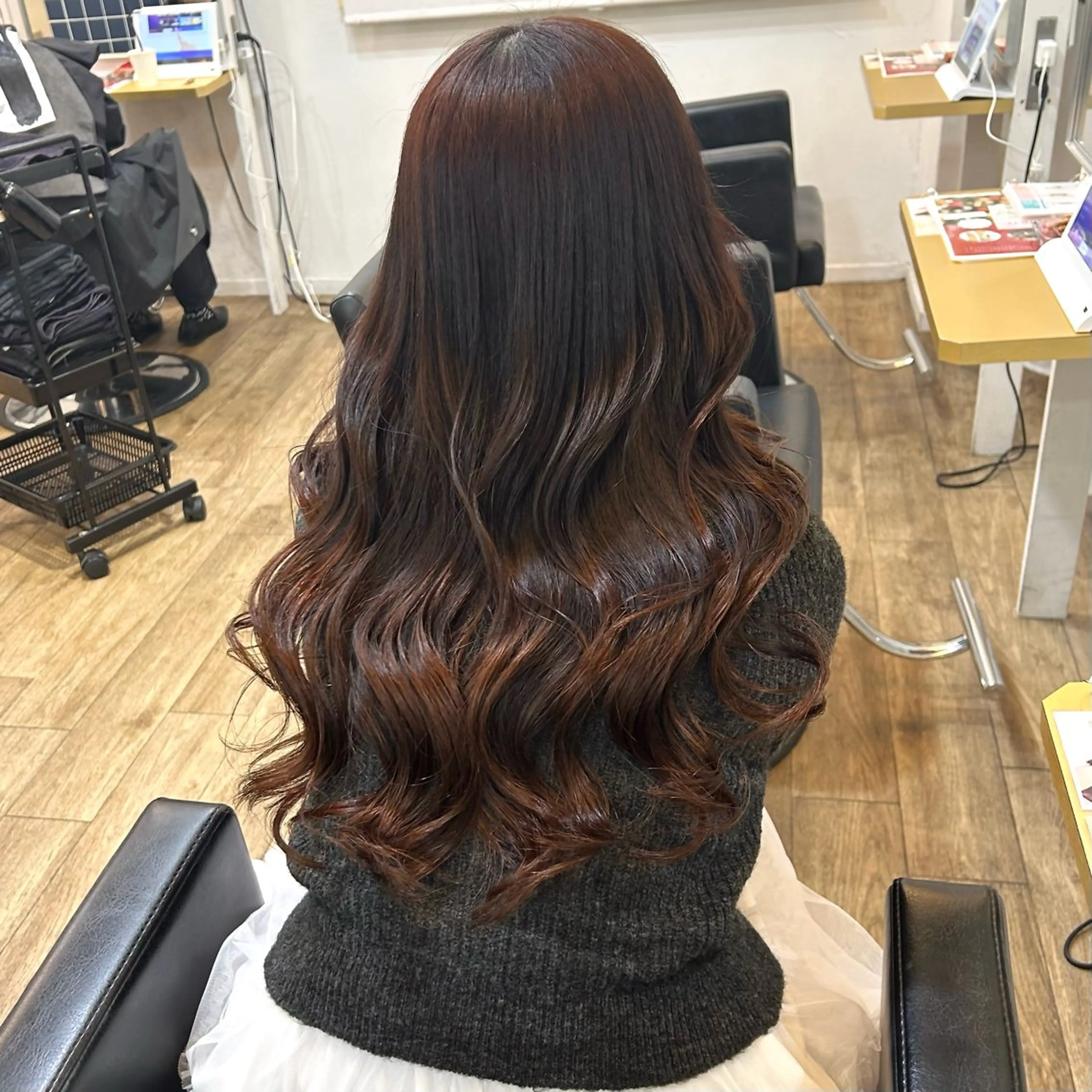 ロング ヘアアレンジ ボブ くびれヘア 顔周りカット 髪質改善 韓国風ヘア ヘアセット ブリーチなしベージュ /ヘアセット/ミユのヘアスタイル