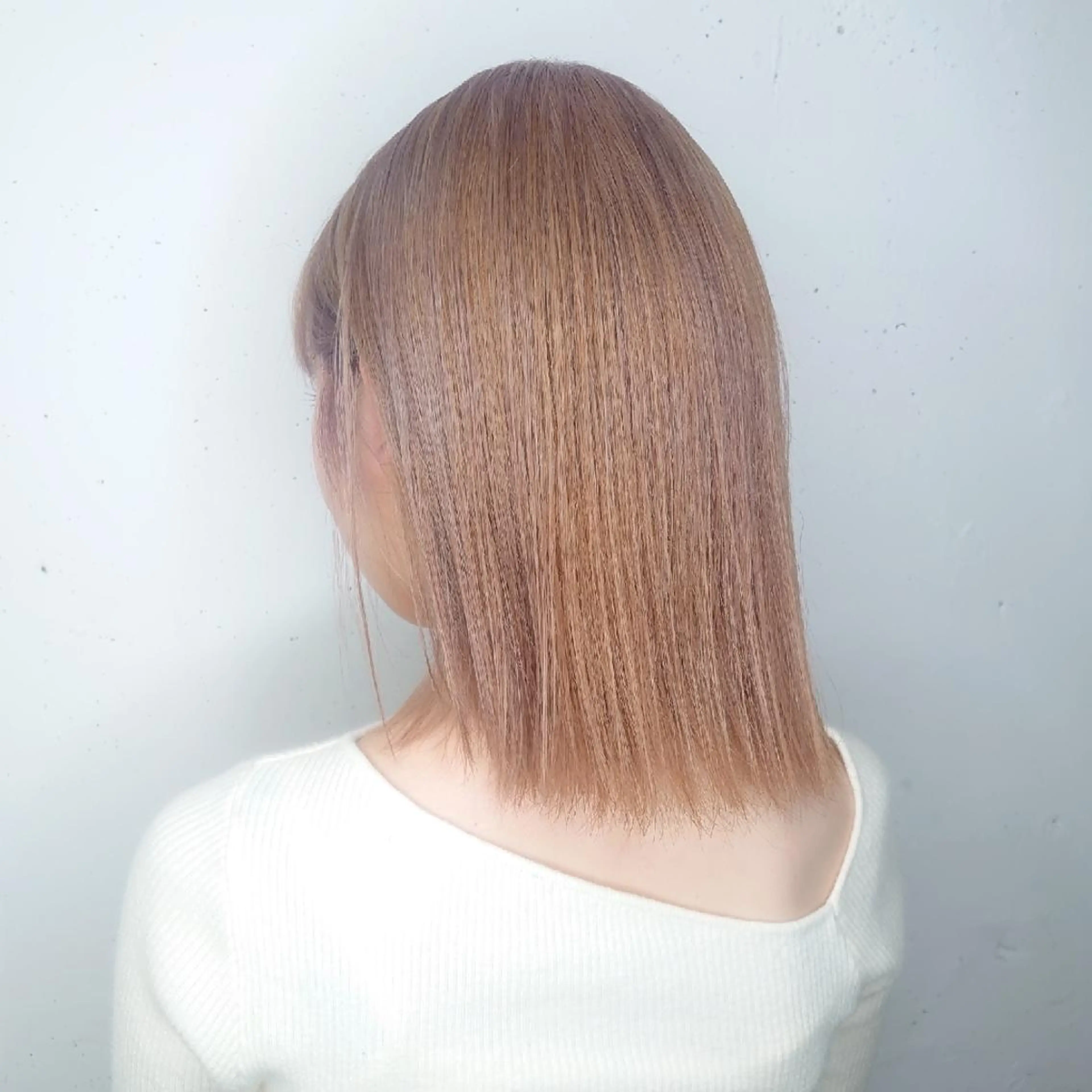 カラー ショート ベージュカラー ハイトーンカラー ピンクカラー ピンクベージュ ヘアカラー E Komo hair所属・Wow❕E Komo hair 永井一輝のヘアスタイル