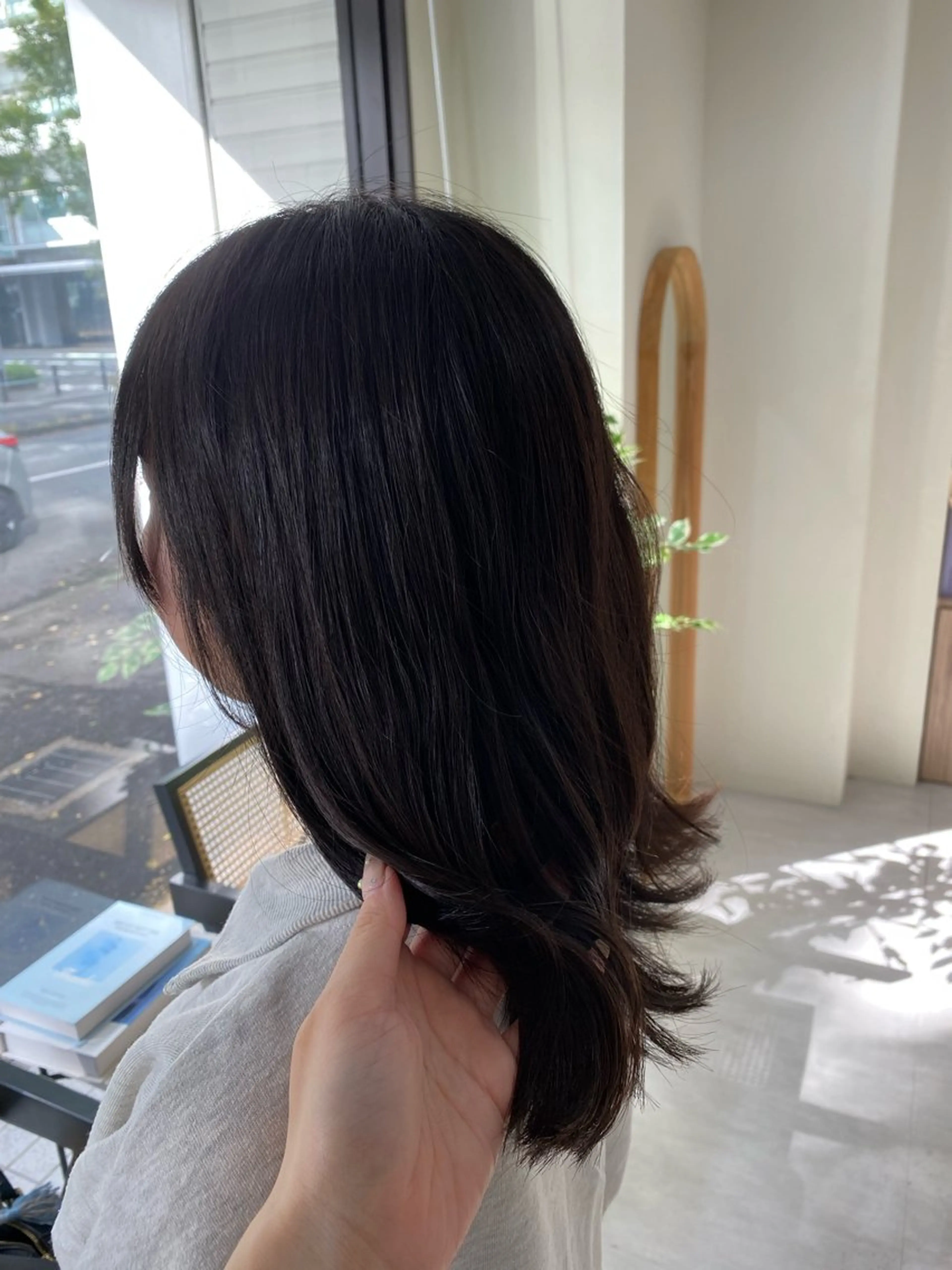 セミロング 艶髪・透明感カラー・ 韓国ヘア・Yuriのヘアスタイル