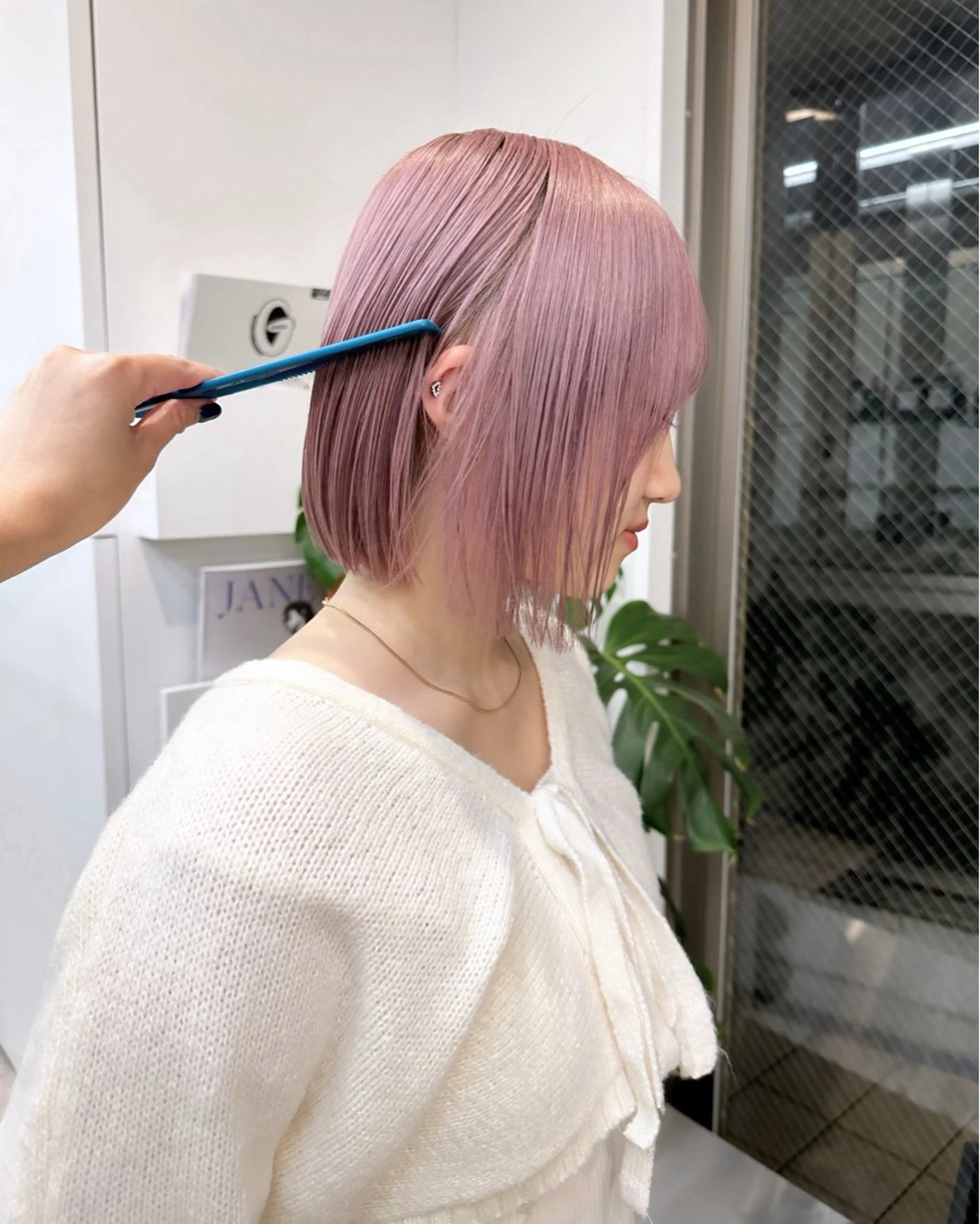 ショート カラー ベージュカラー ブリーチ ダブルカラー ハイトーンカラー ミルクティーベージュ ヘアカラー トリートメント ❣️本日ショート カット大募集❣️のヘアスタイル