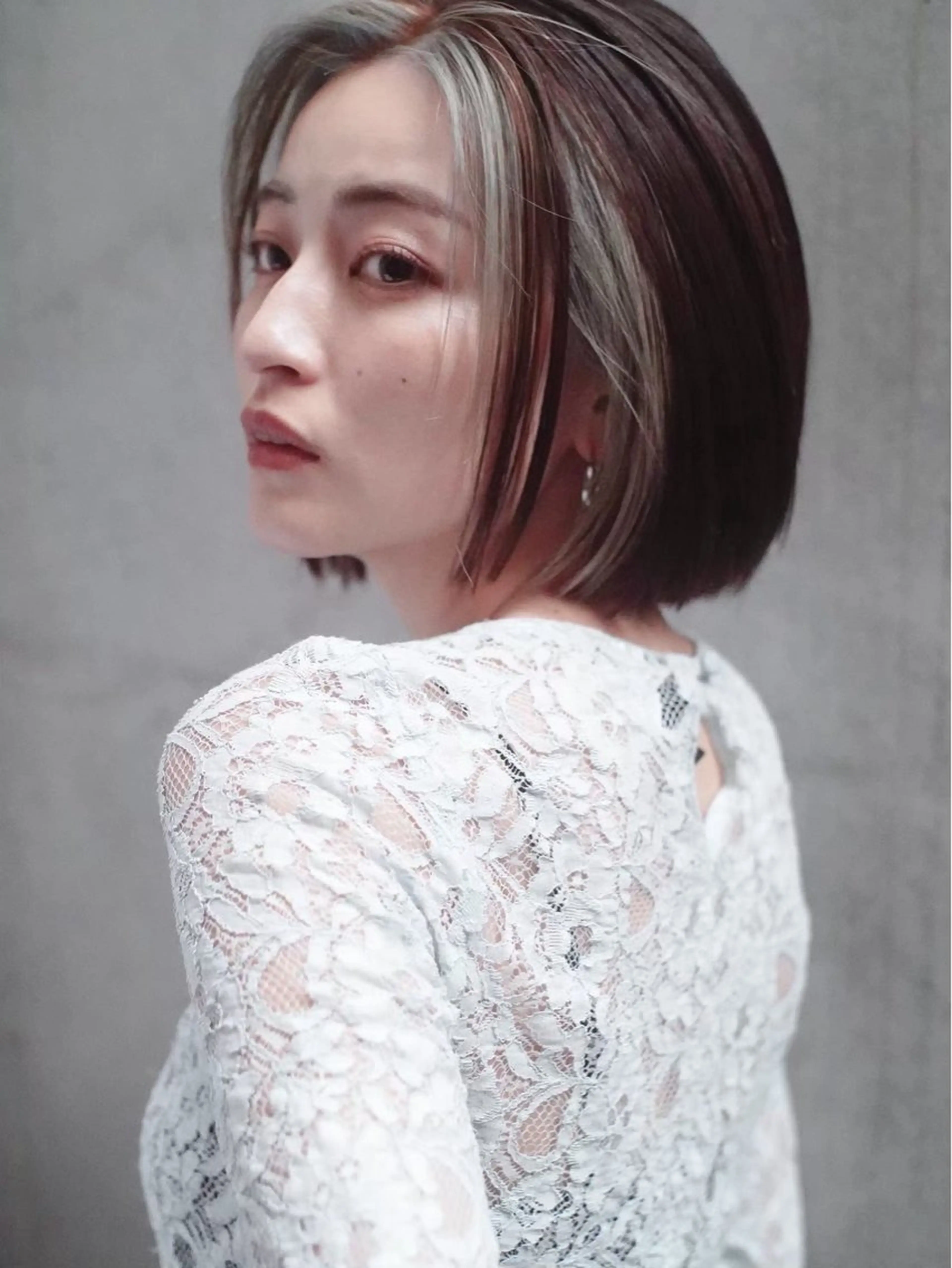 ショート カラー お団子ヘア アッシュ ミストバング ベージュカラー ブルーカラー カット ヘアカラー トリートメント opus hair 店長　大和健生のヘアスタイル